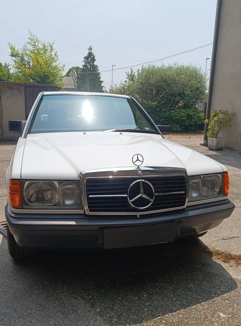 Mercedes-Benz 190 2.0 E - 2