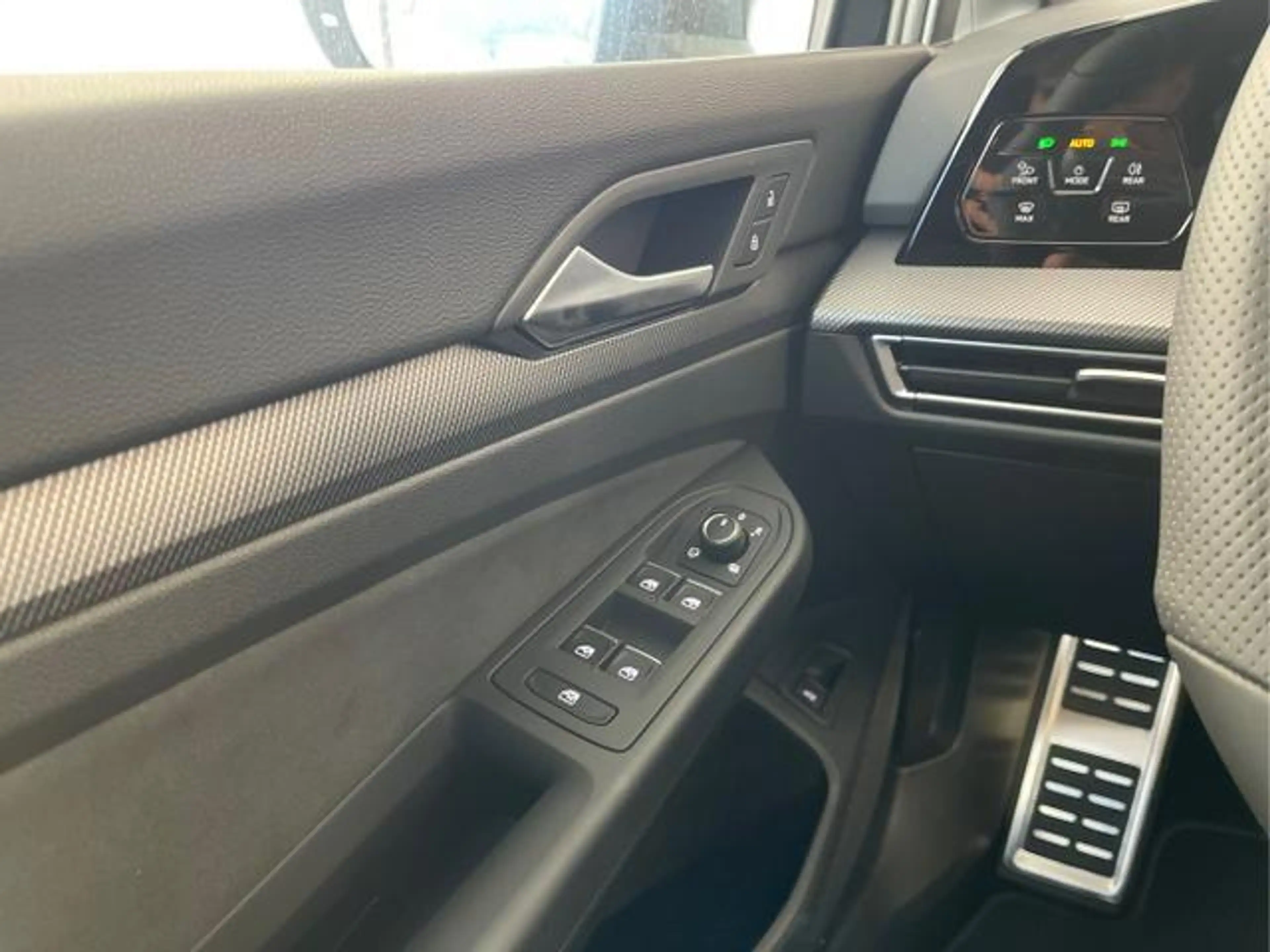 Volkswagen Golf Variant R-Line 150PS TDI DSG AHK+IQ-Light+Navi+Black Style — photo 10