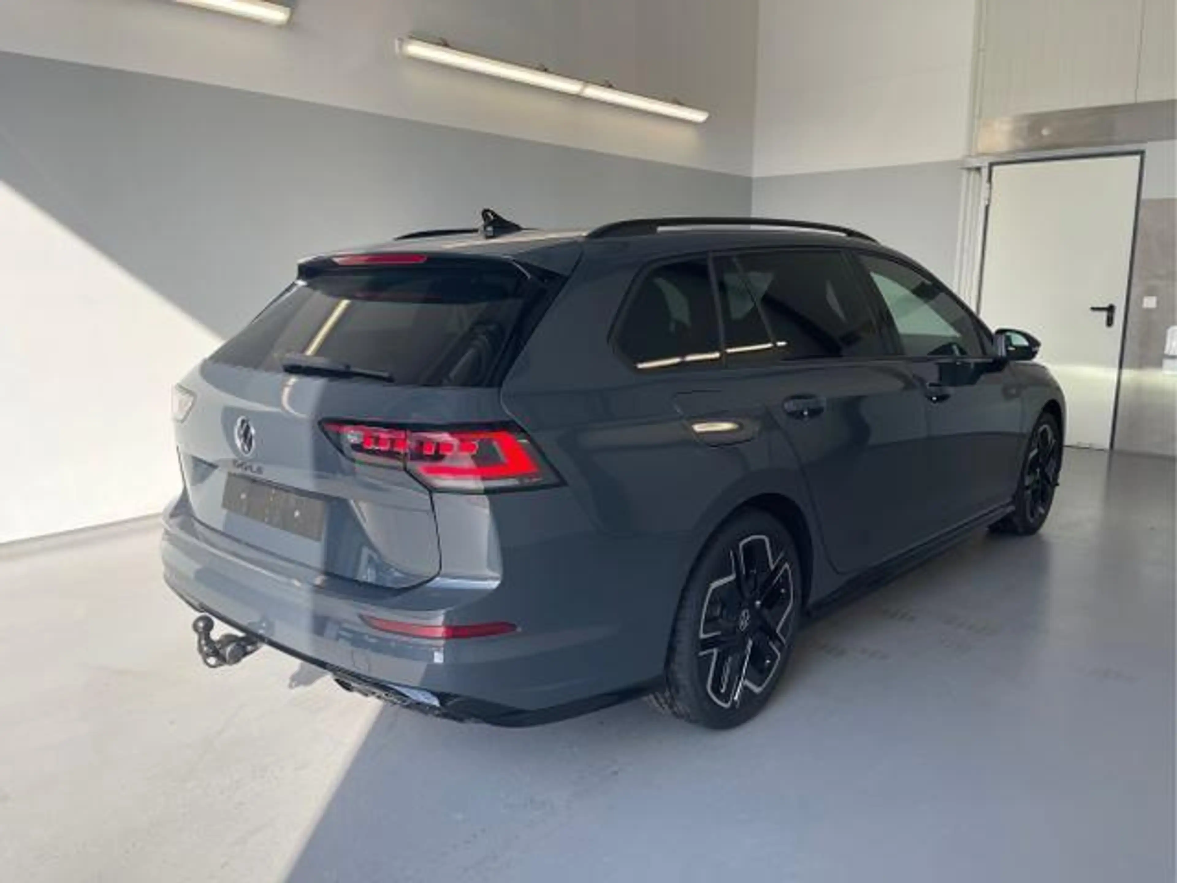 Volkswagen Golf Variant R-Line 150PS TDI DSG AHK+IQ-Light+Navi+Black Style — photo 2