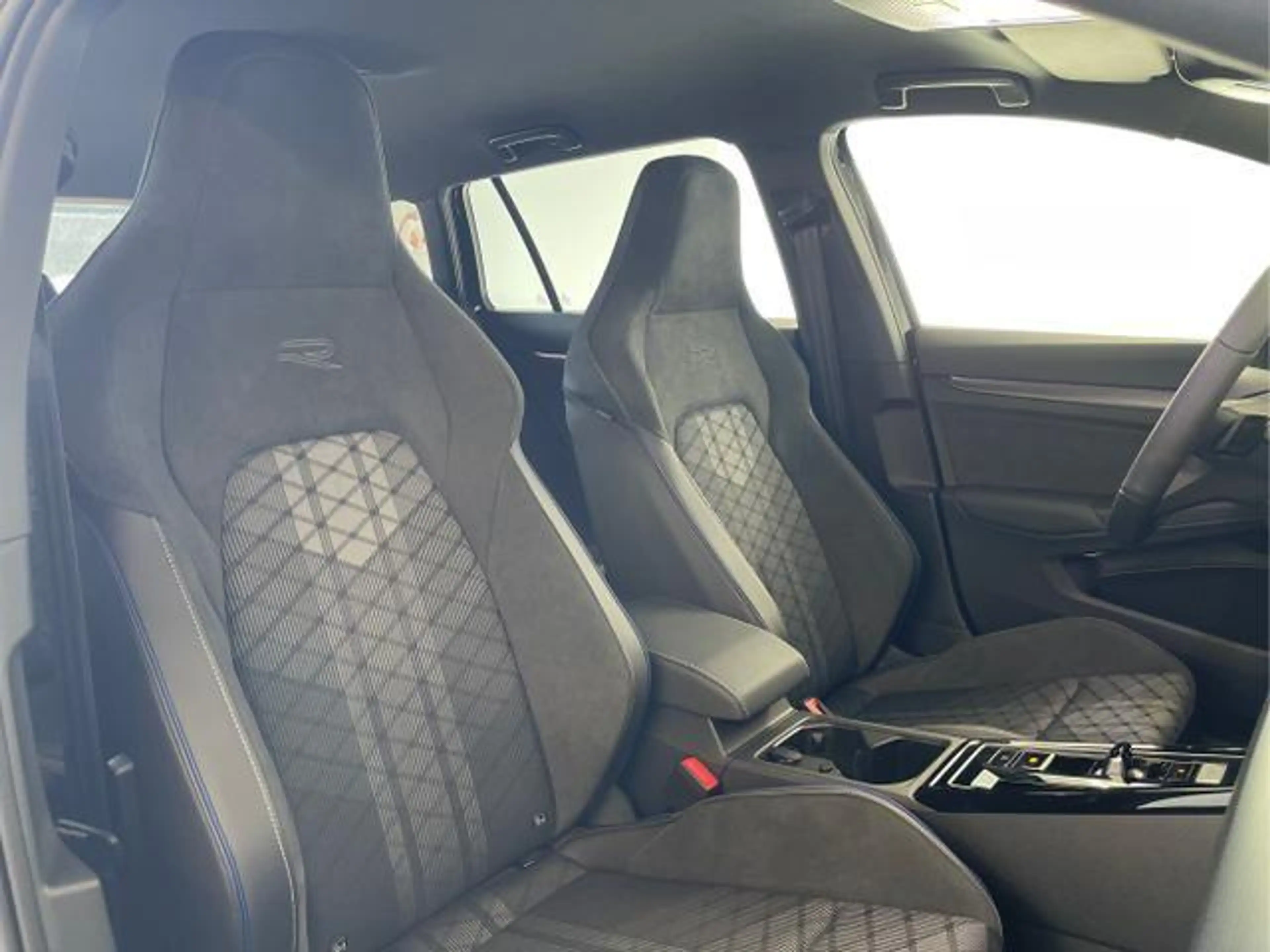 Volkswagen Golf Variant R-Line 150PS TDI DSG AHK+IQ-Light+Navi+Black Style — photo 15