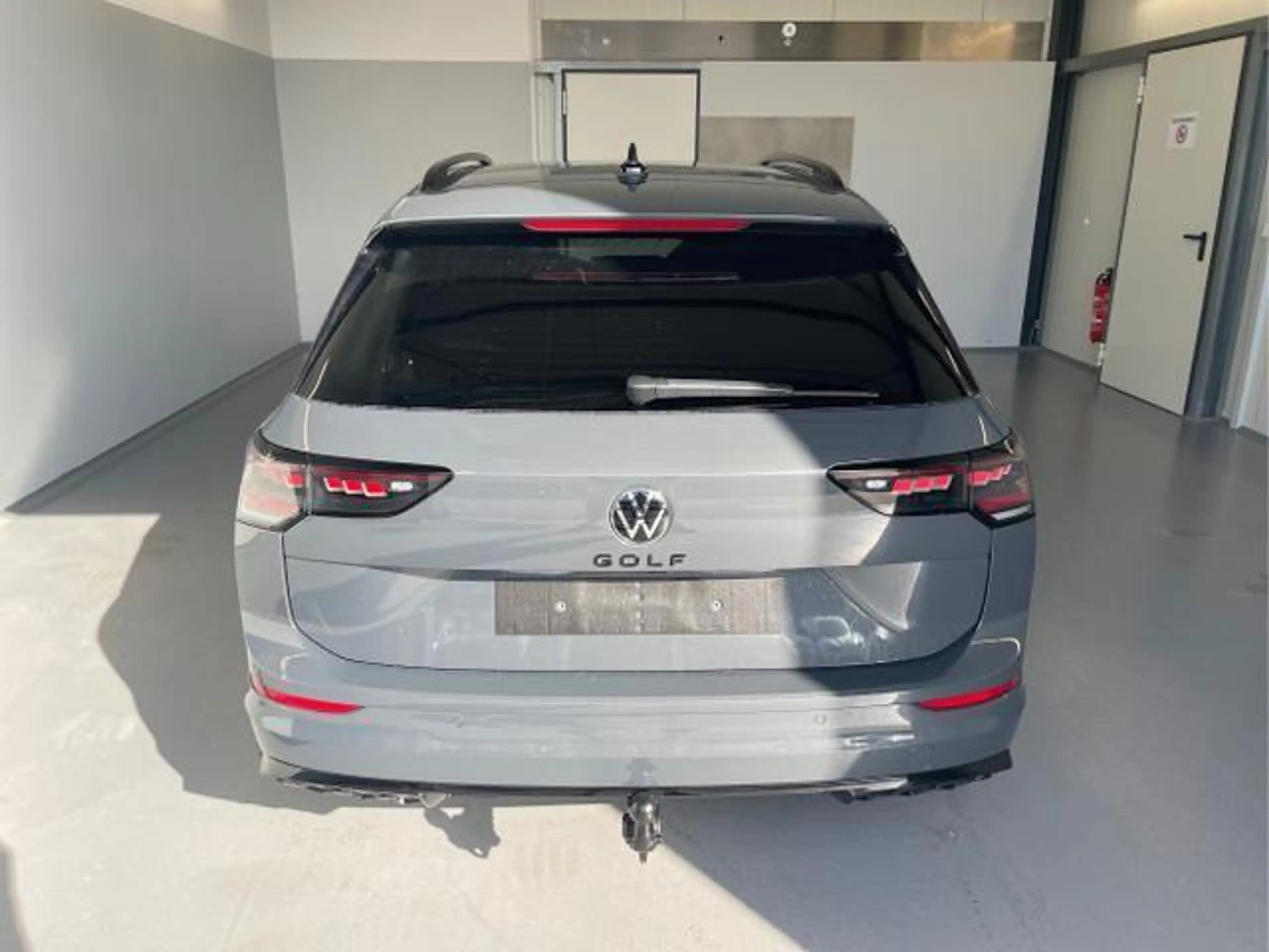 Volkswagen Golf Variant R-Line 150PS TDI DSG AHK+IQ-Light+Navi+Black Style — photo 3
