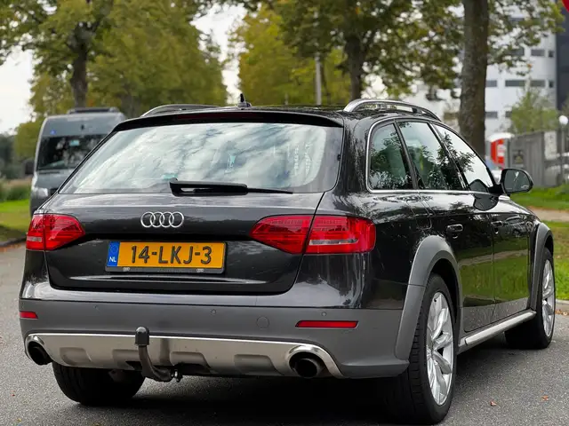 Audi A4 view 5