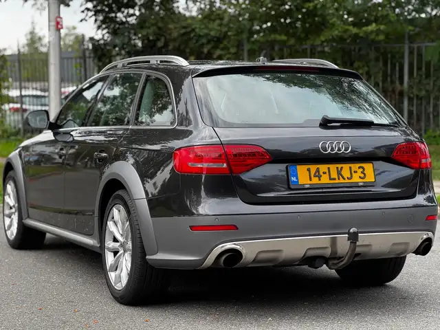 Audi A4 view 3
