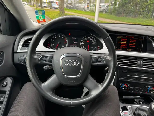 Audi A4 view 11