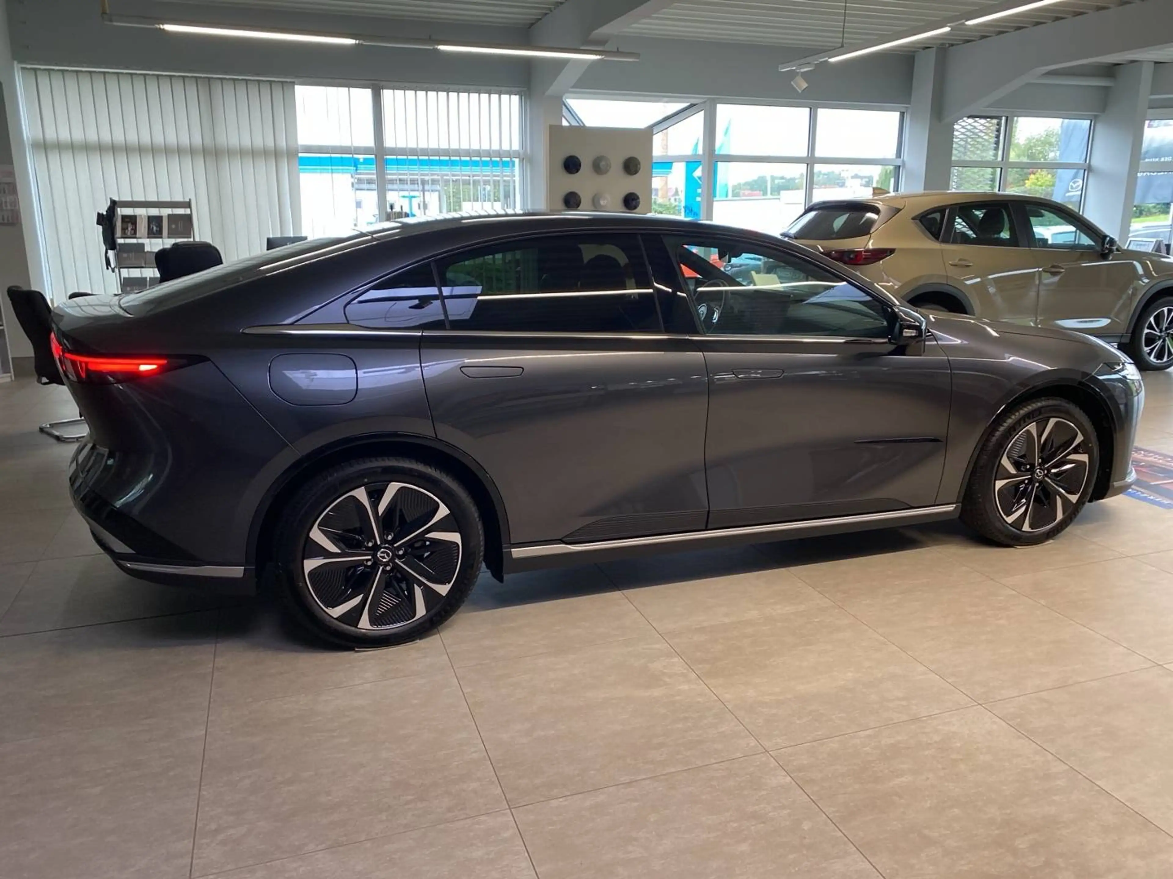 Mazda 6e 🚨6e EV Takumi/ Abverkauf Vorführwagen/Top Zustand🚨 — photo 3