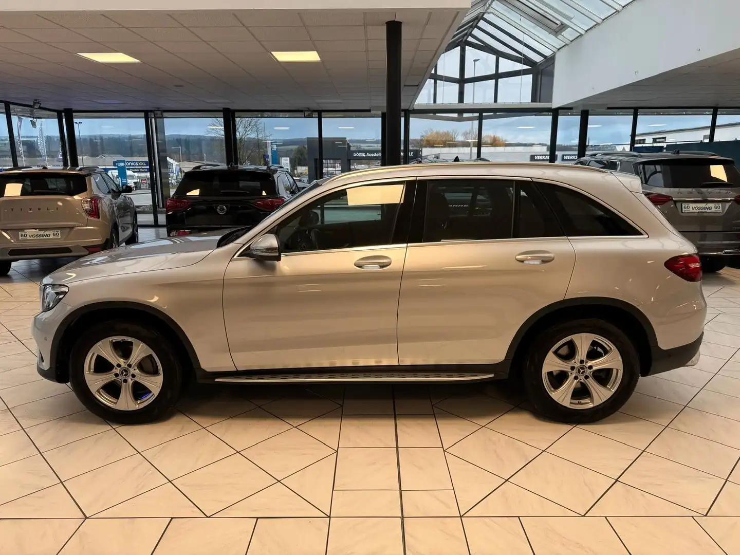 Mercedes-Benz GLC 250 d 4Matic *8-Fach.*LED*Navi Silber - 2