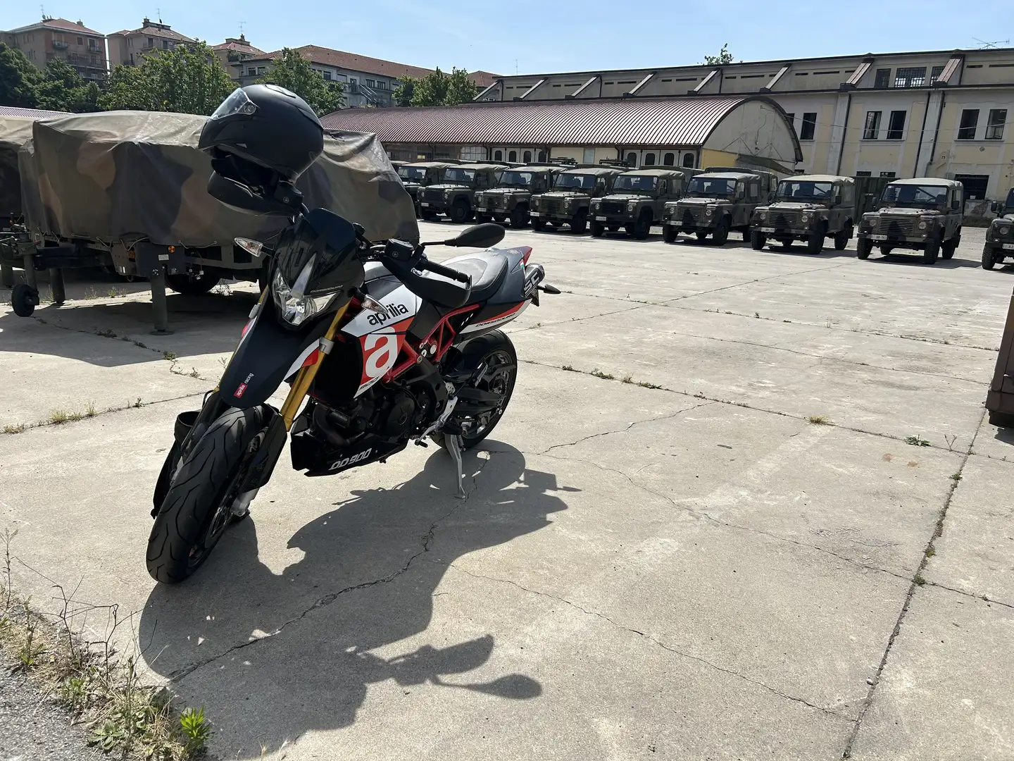Aprilia Dorsoduro 900 abs - 1