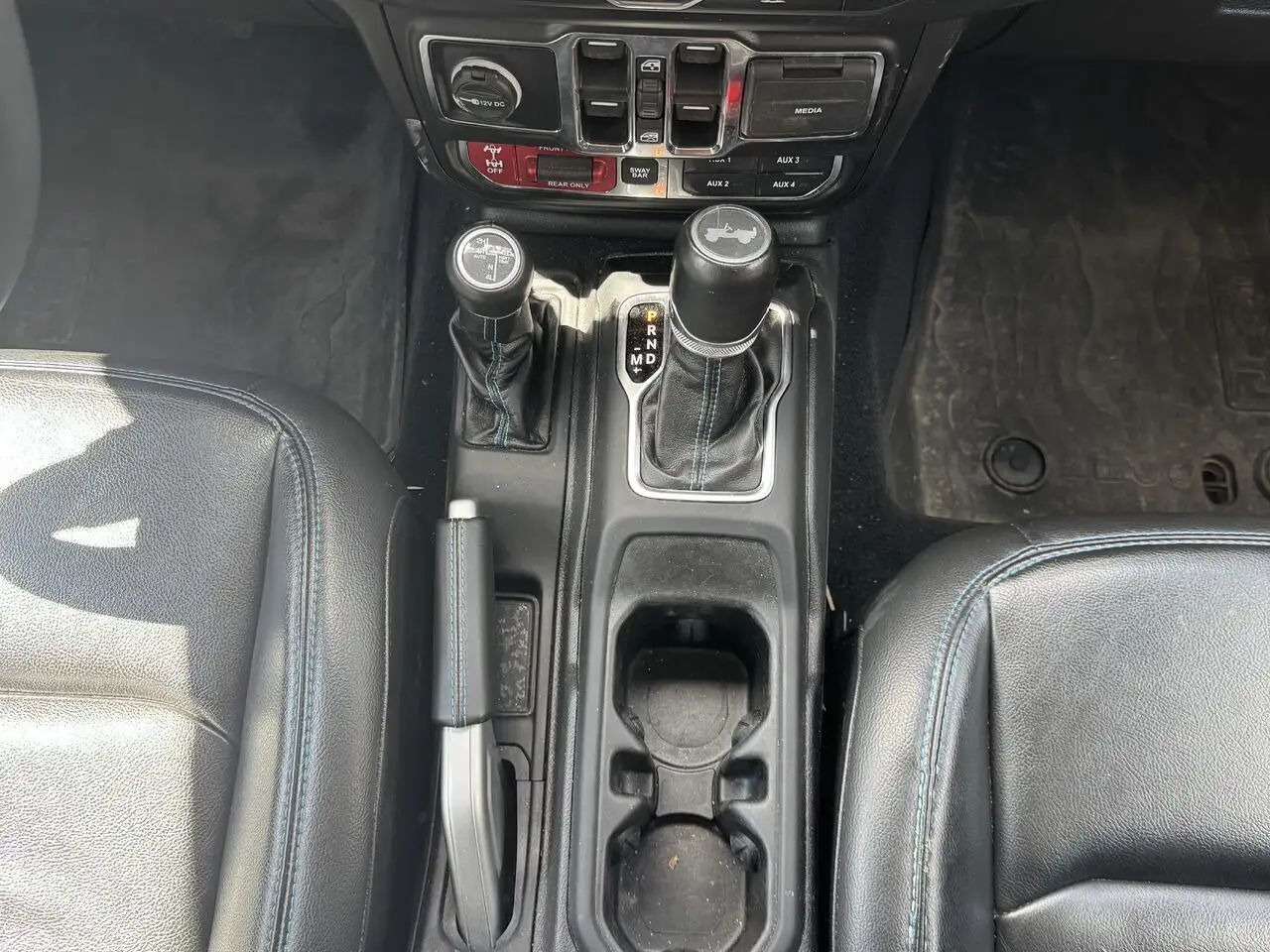 Jeep Wrangler photo Jeep Wrangler