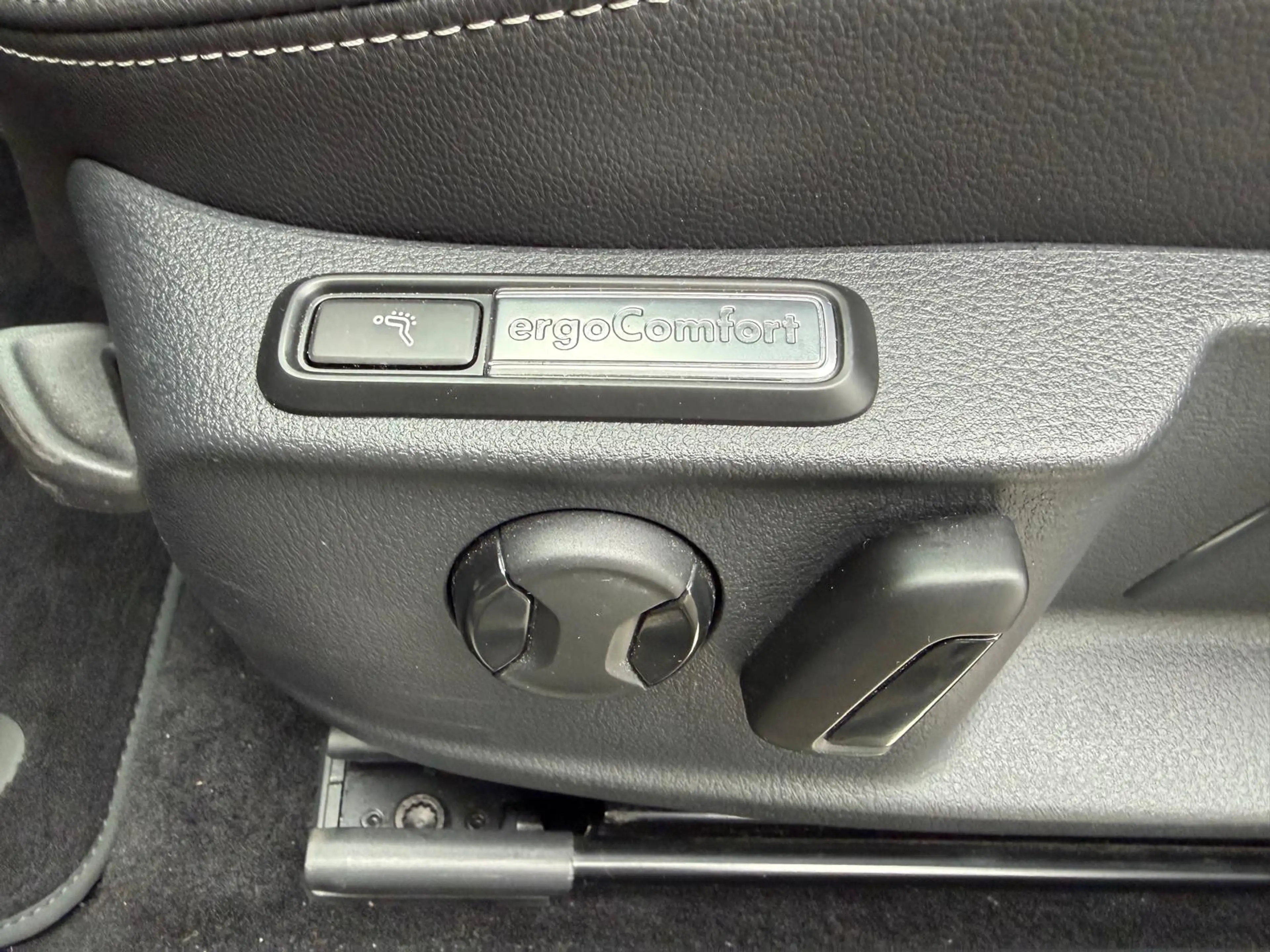 Volkswagen Passat Alltrack 2.0 TDI 4M LED+SHZ+NAVI+KAM+ACC+ — photo 13