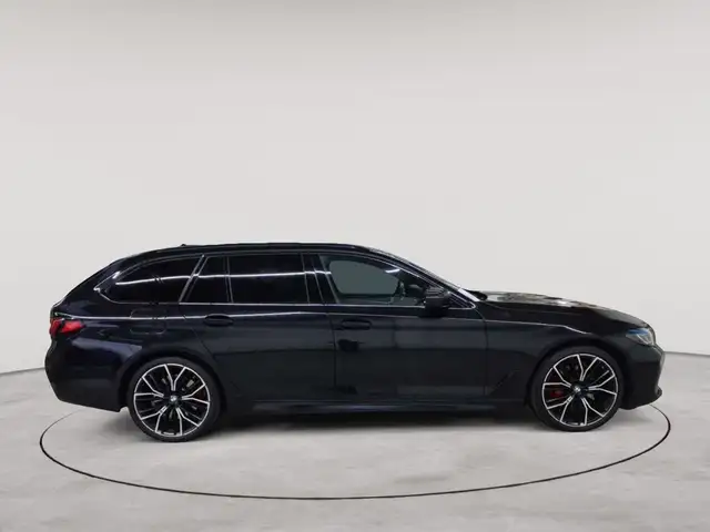 BMW 5 Series view 3