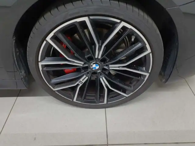 BMW 5 Series view 17