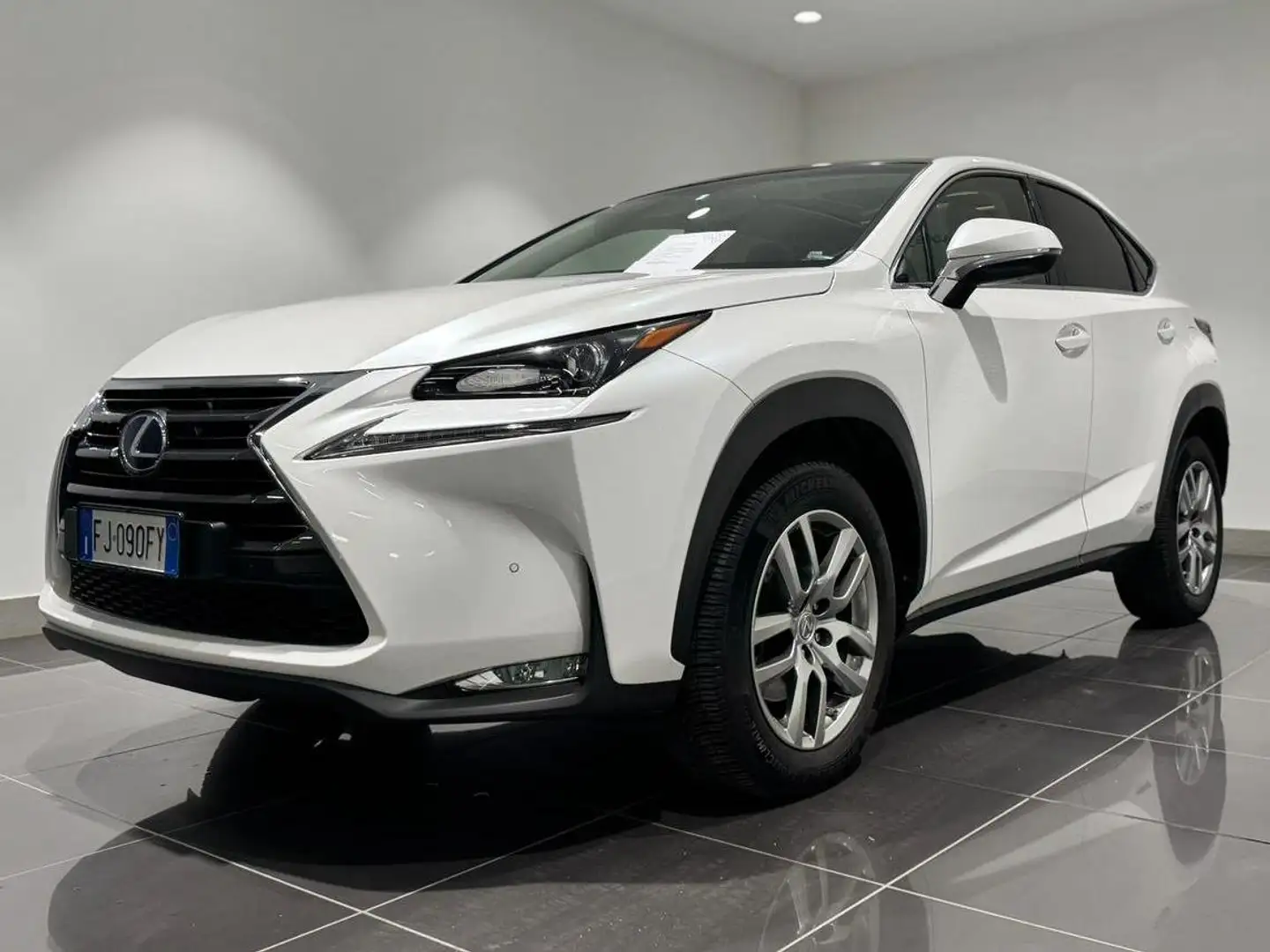 Lexus NX 300h NX I 2014 300h 2.5 ICON 4wd cvt Blanc - 1