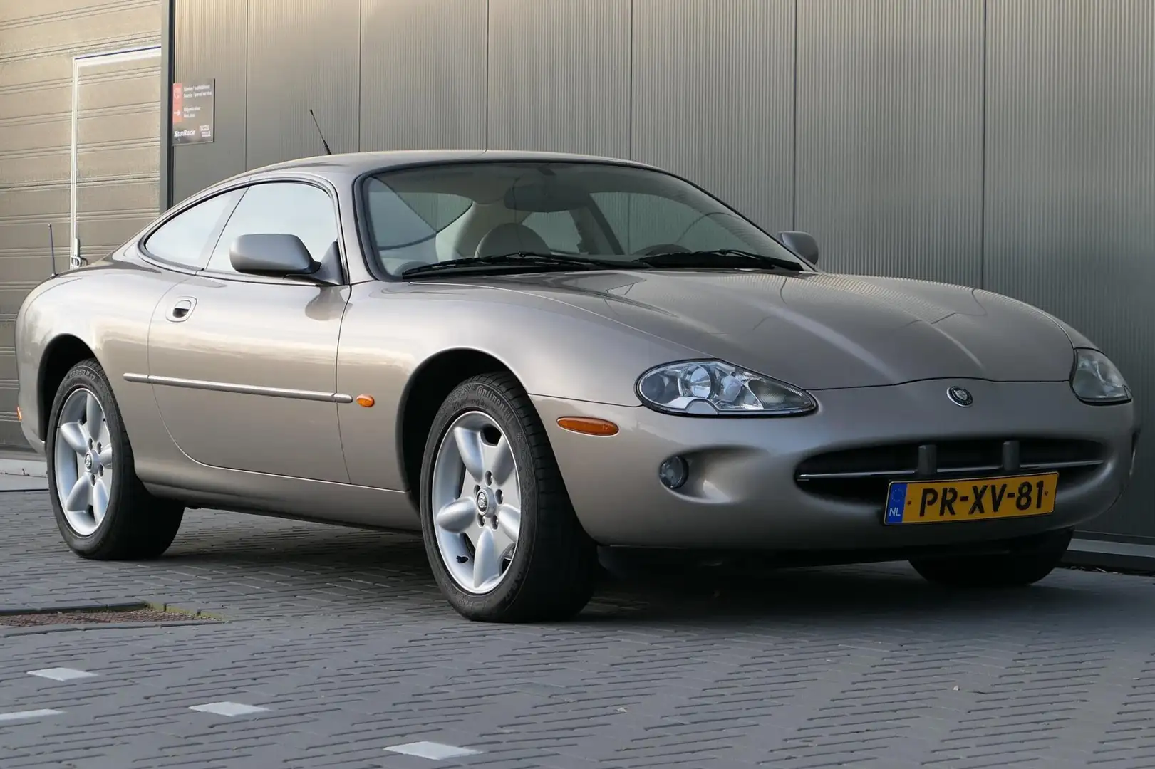 Jaguar XK8 4.0 V8 Coupé NAP 66.000km Uniek Youngtimer Stoelve Beige - 2