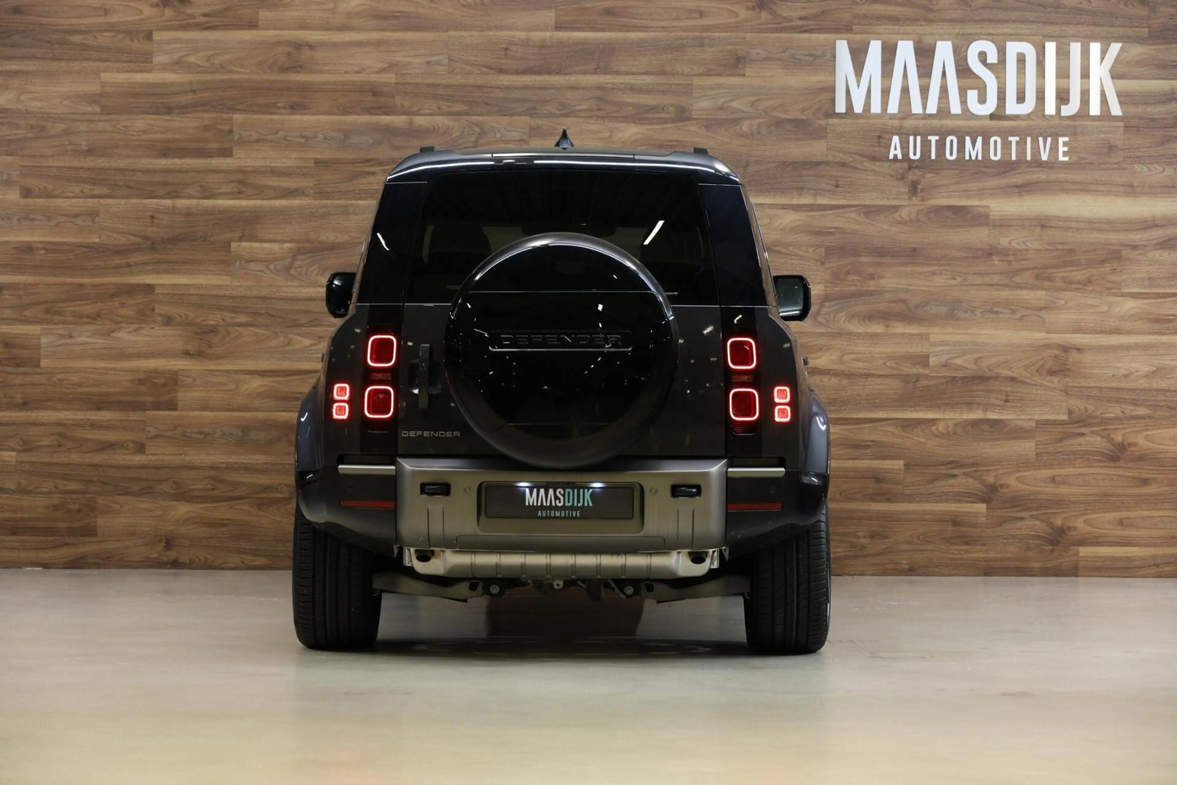 Land Rover Defender 110 P300e X-Dynamic SE|NEW|23''|ACC|360| — photo 10