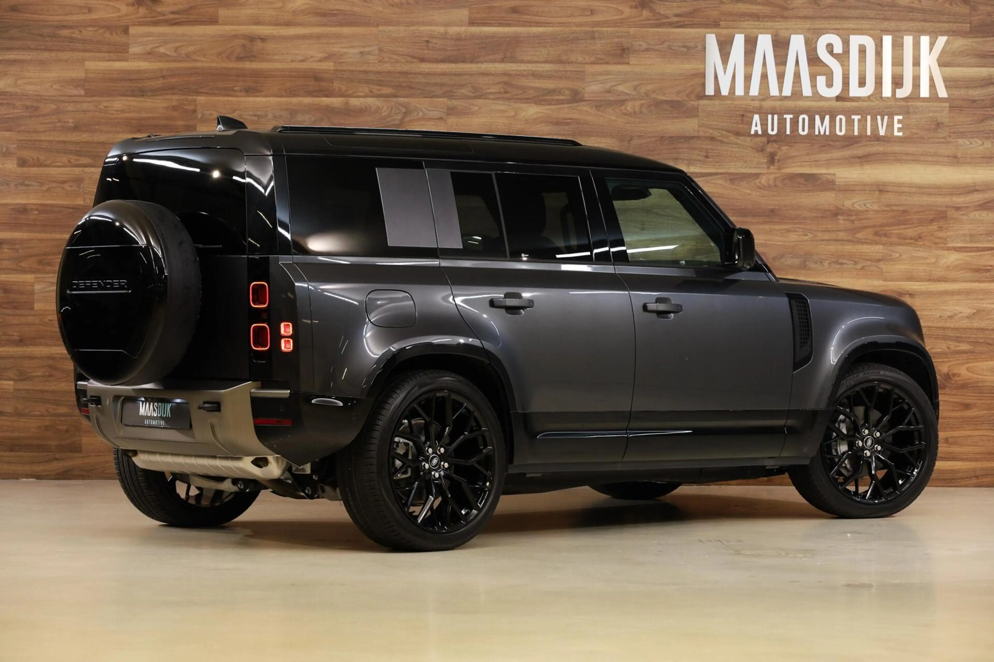 Land Rover Defender 110 P300e X-Dynamic SE|NEW|23''|ACC|360| — photo 9