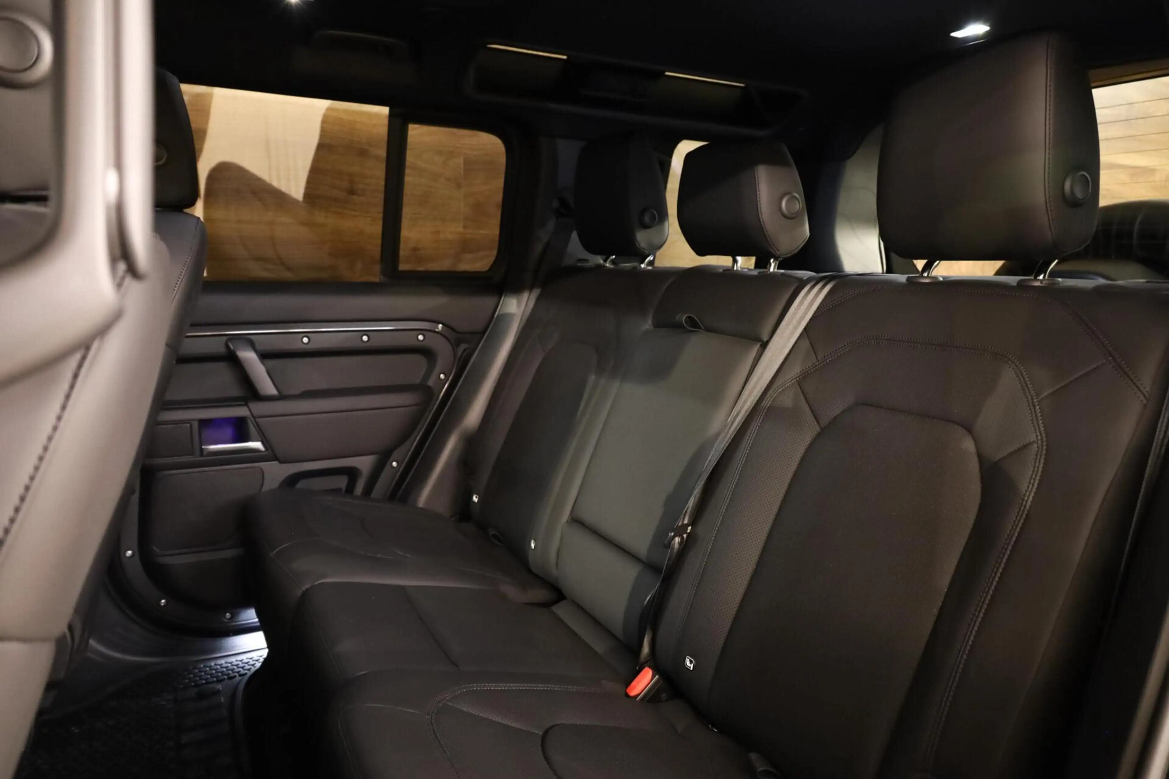 Land Rover Defender 110 P300e X-Dynamic SE|NEW|23''|ACC|360| — photo 11