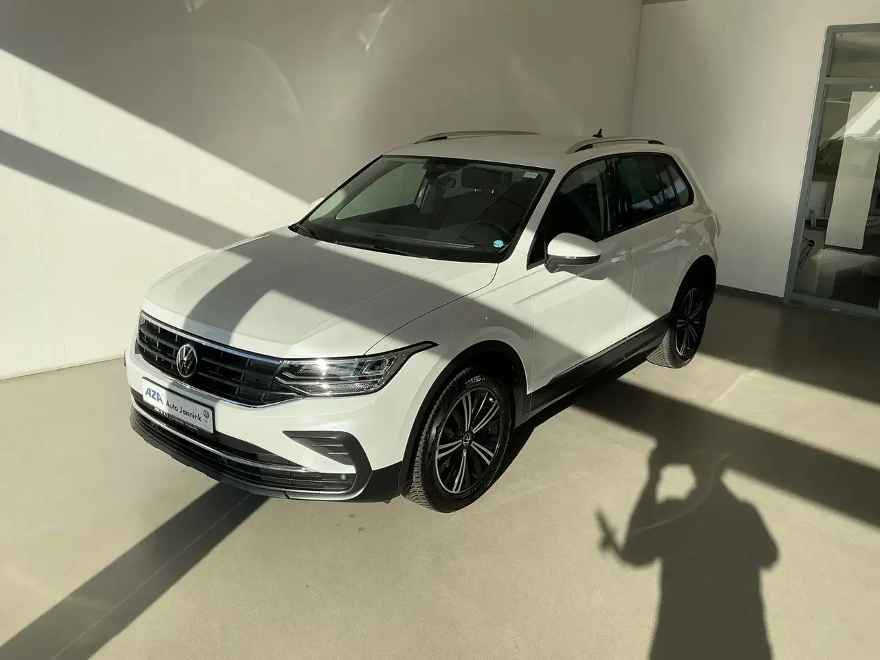 Volkswagen Tiguan Active 1,5 TSI DSG *AHK*Navi*18" Nizza* — миниатюра 1