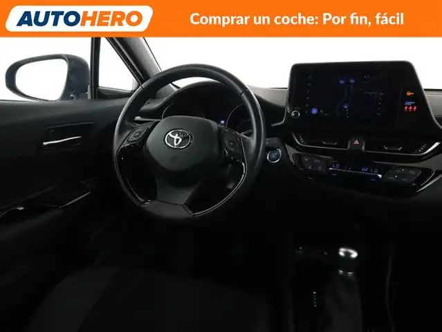 Toyota C-HR view 14
