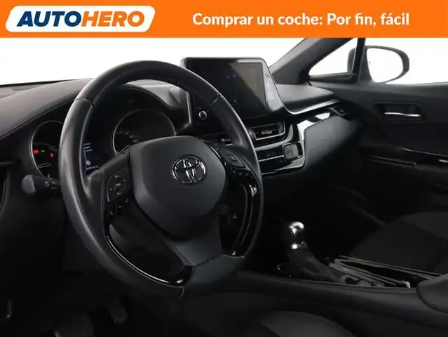 Toyota C-HR view 12