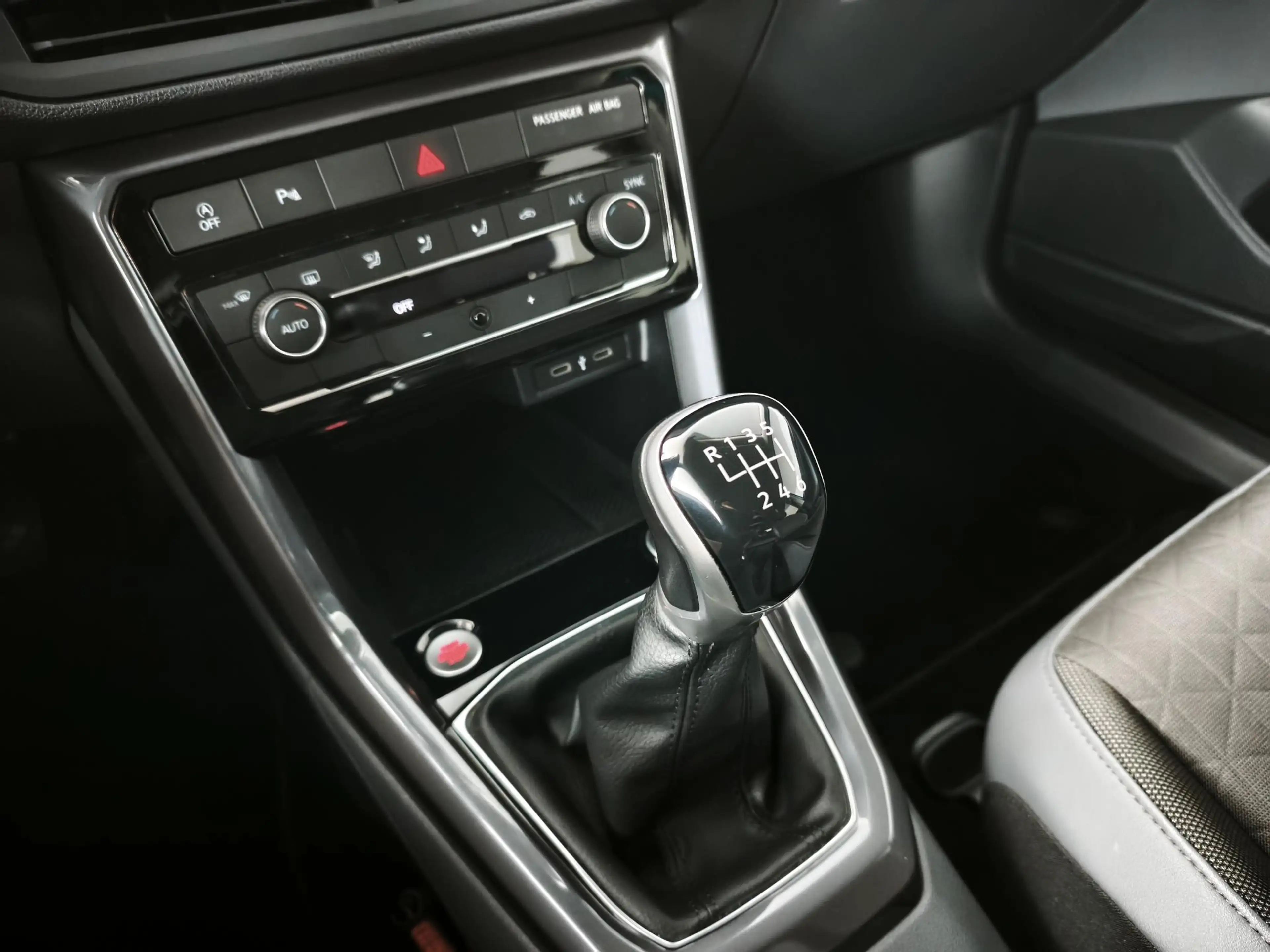 Volkswagen T-Cross 1.0 TSI Style | NAVI | CLIMATE CONTROL | VIRTUAL C — photo 11