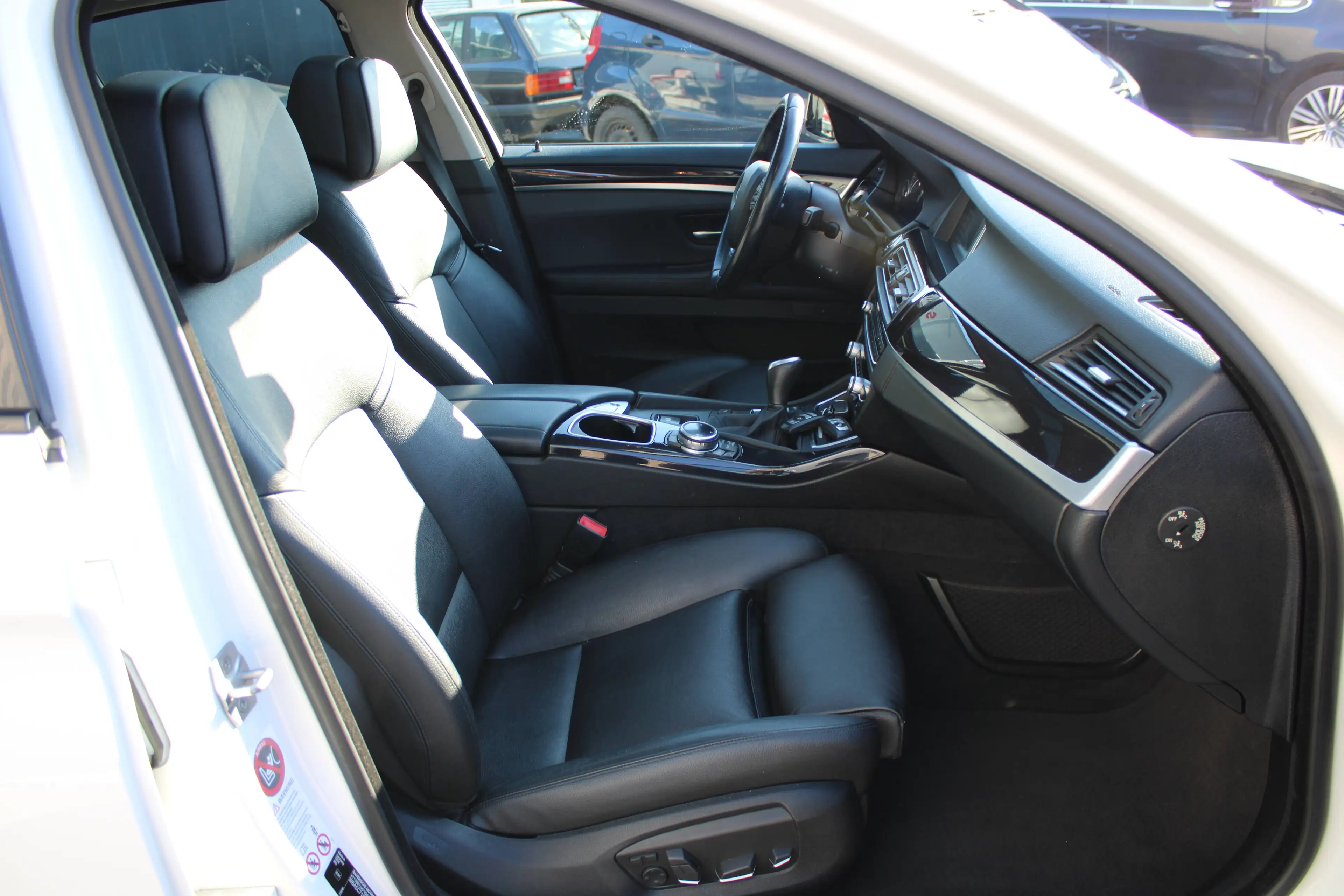 BMW 525 d LCI*Navi*Sportsitze*Standheizung — photo 9