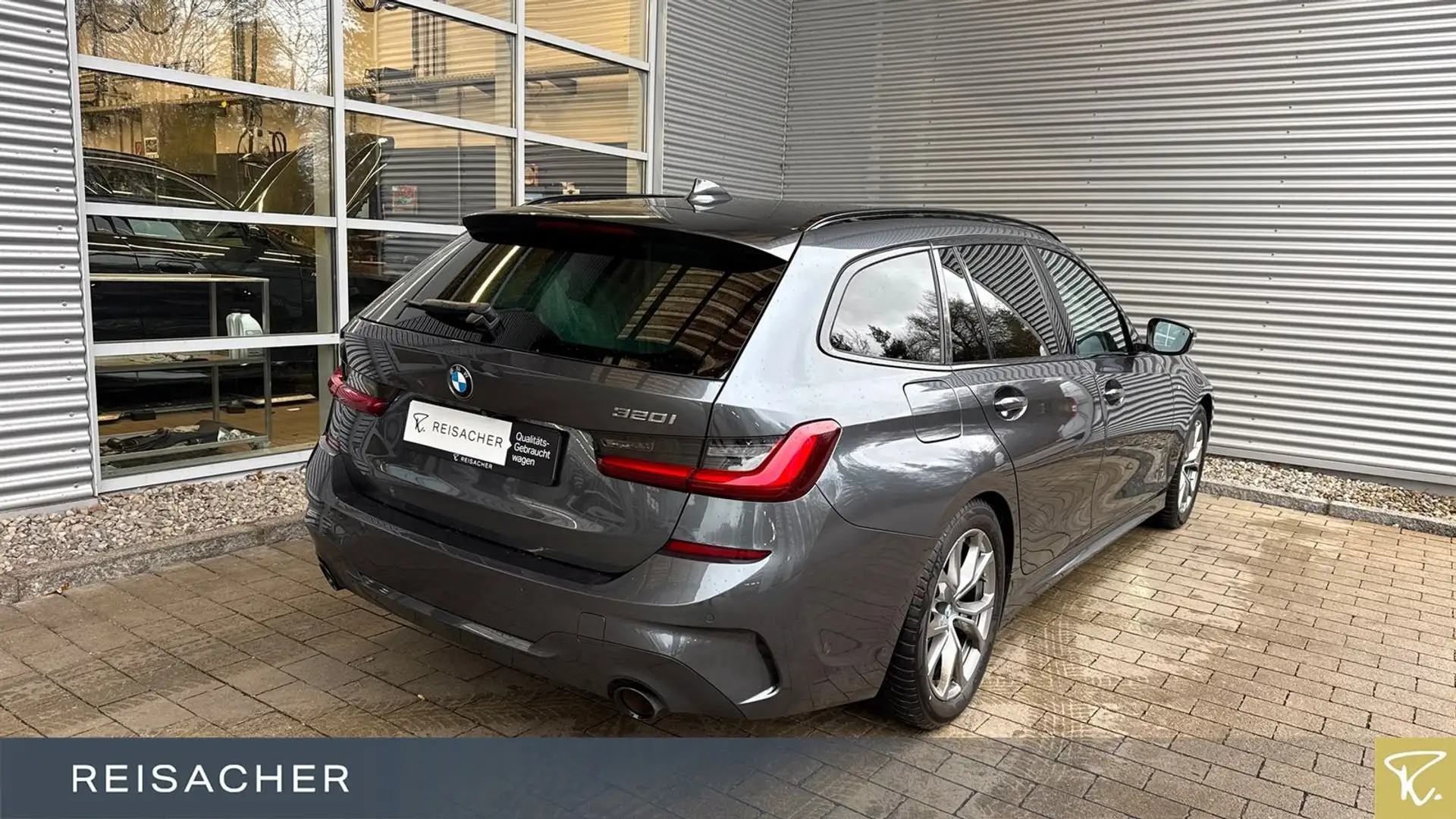 BMW 320 iA Touring M-Sport Navi AHK RüKa 19" LM Grau - 2