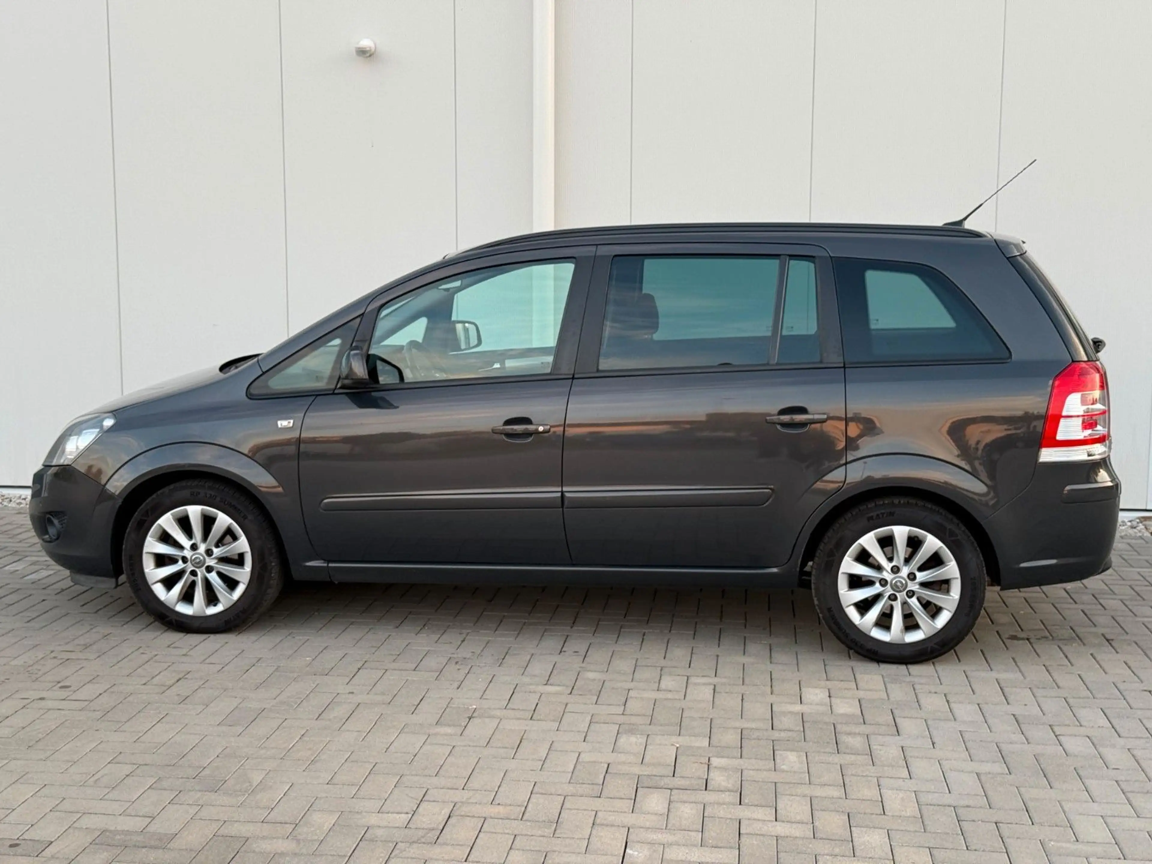 Opel Zafira B Family 1.8 A18XER 7-SITZER MUFU PDC SHZ — photo 7