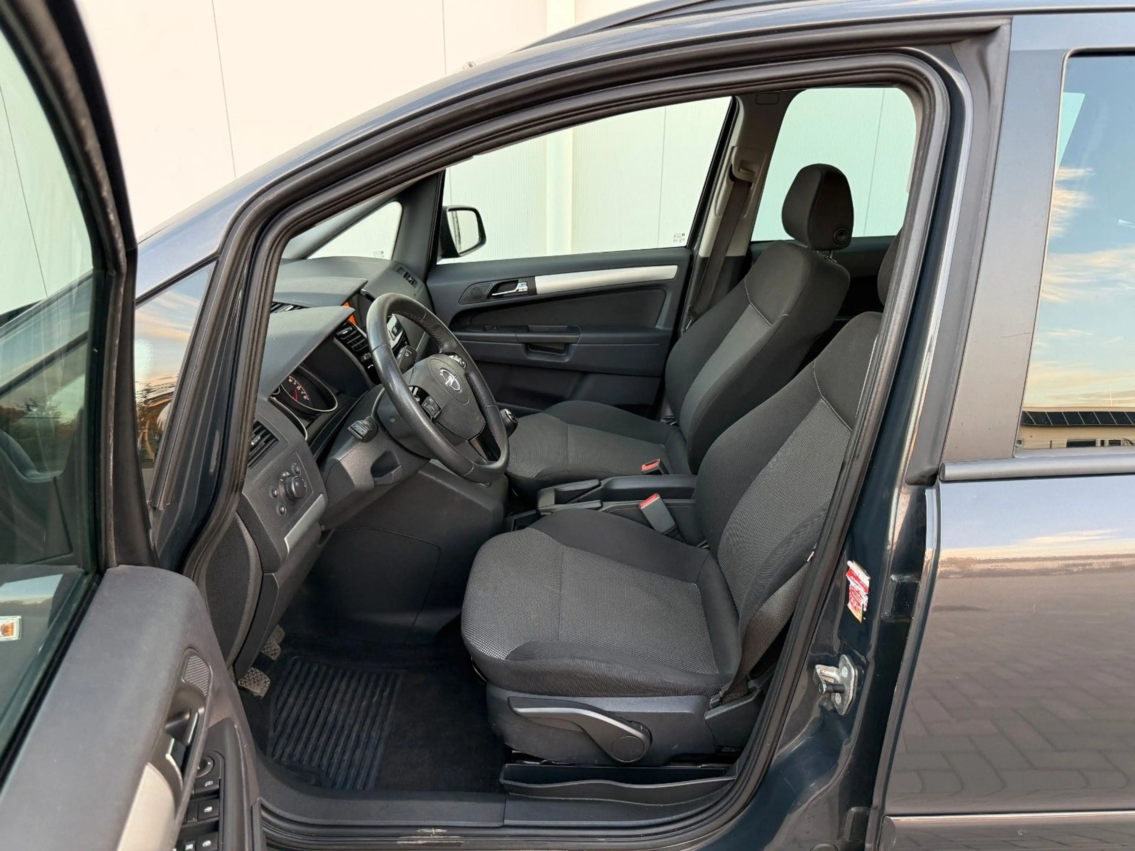 Opel Zafira B Family 1.8 A18XER 7-SITZER MUFU PDC SHZ — photo 15