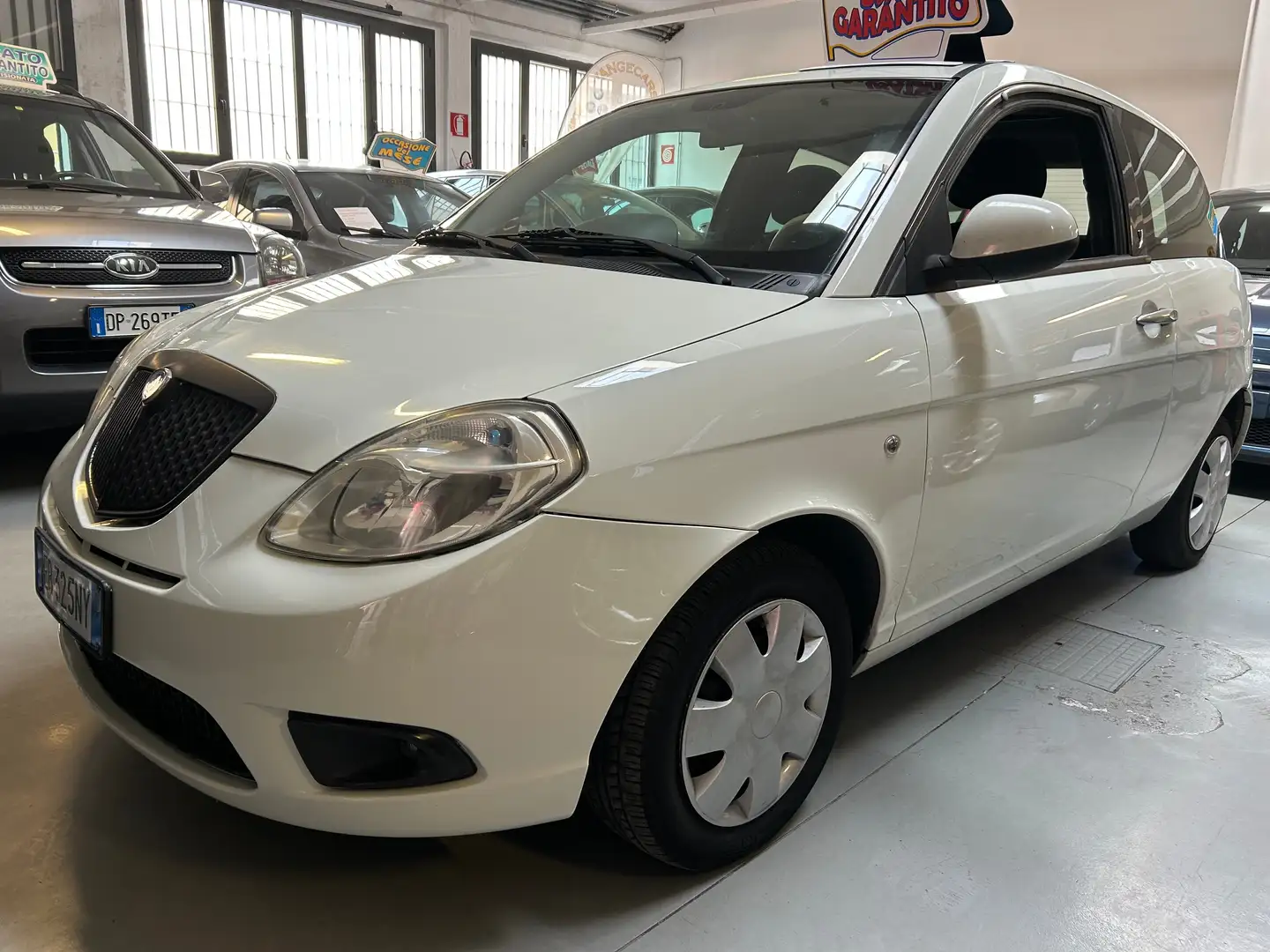 Lancia Ypsilon Ypsilon 1.2 8v Platino Bianco - 2