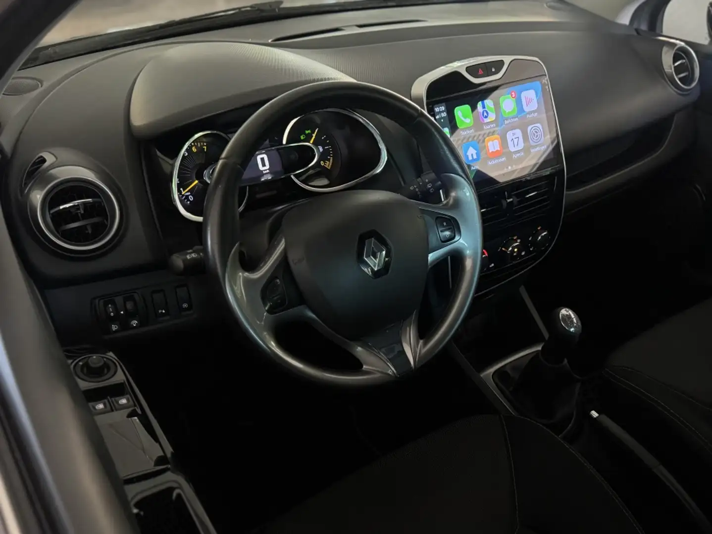 Renault Clio 0.9 TCe Night&Day Cruise Airco carplay Grijs - 2