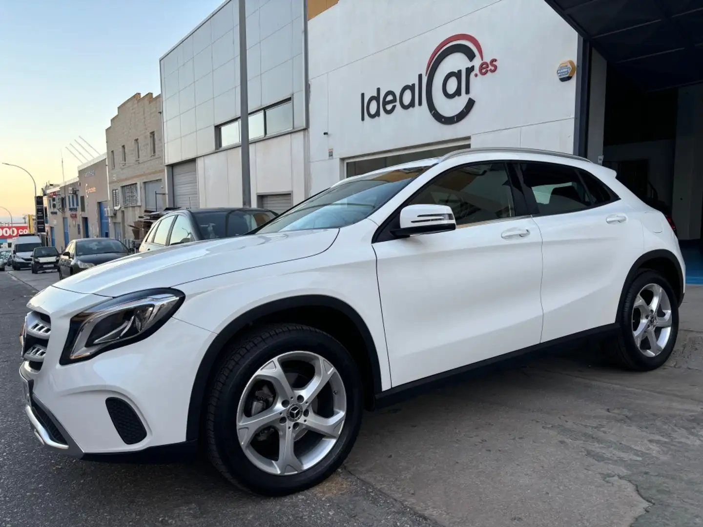 Mercedes-Benz GLA 200 200d 7G-DCT Blanco - 1