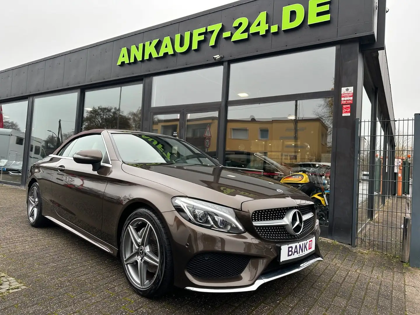 Mercedes-Benz C 180 Cabrio AMG Line Leder LED Navi Brun - 1