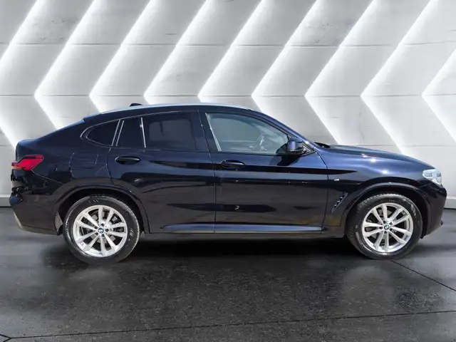 BMW X4 view 3