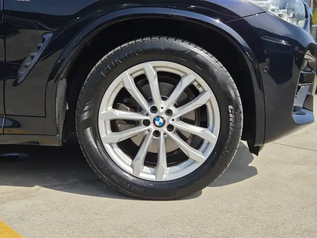BMW X4 view 11