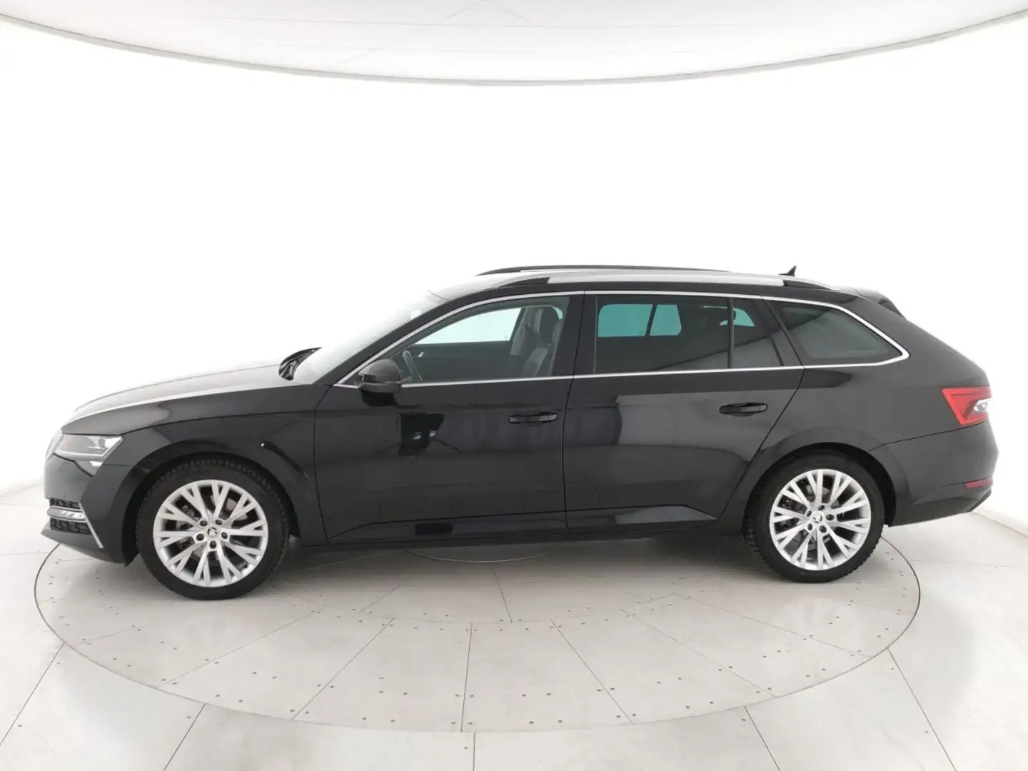 Skoda Superb Wagon iV 1.4 tsi phev Laurin&Klement dsg Nero - 2