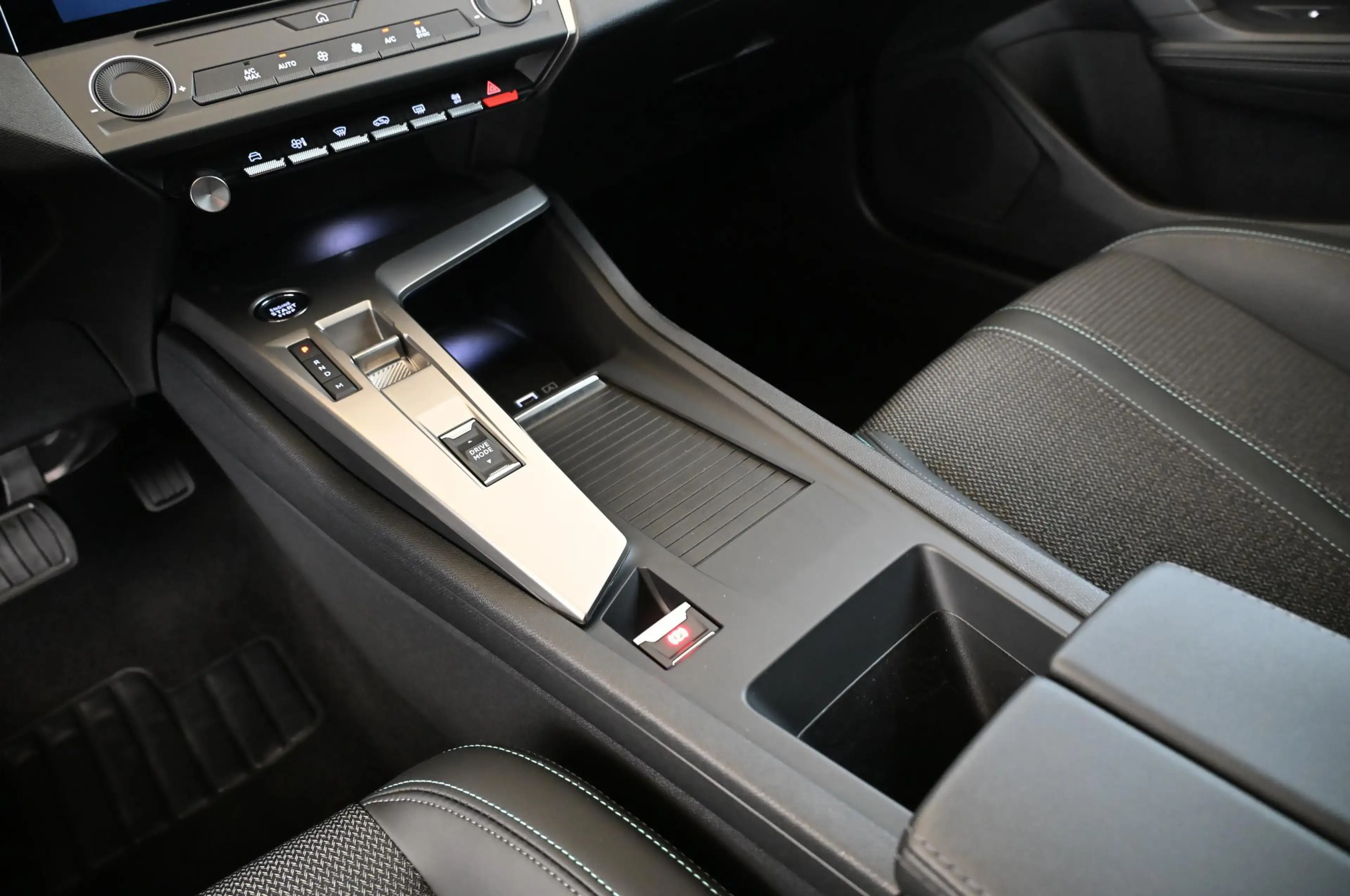 Peugeot 308 SW 1.5 Blue-HDI EAT8 Allure LED/CAR-PLAY/17 — photo 14