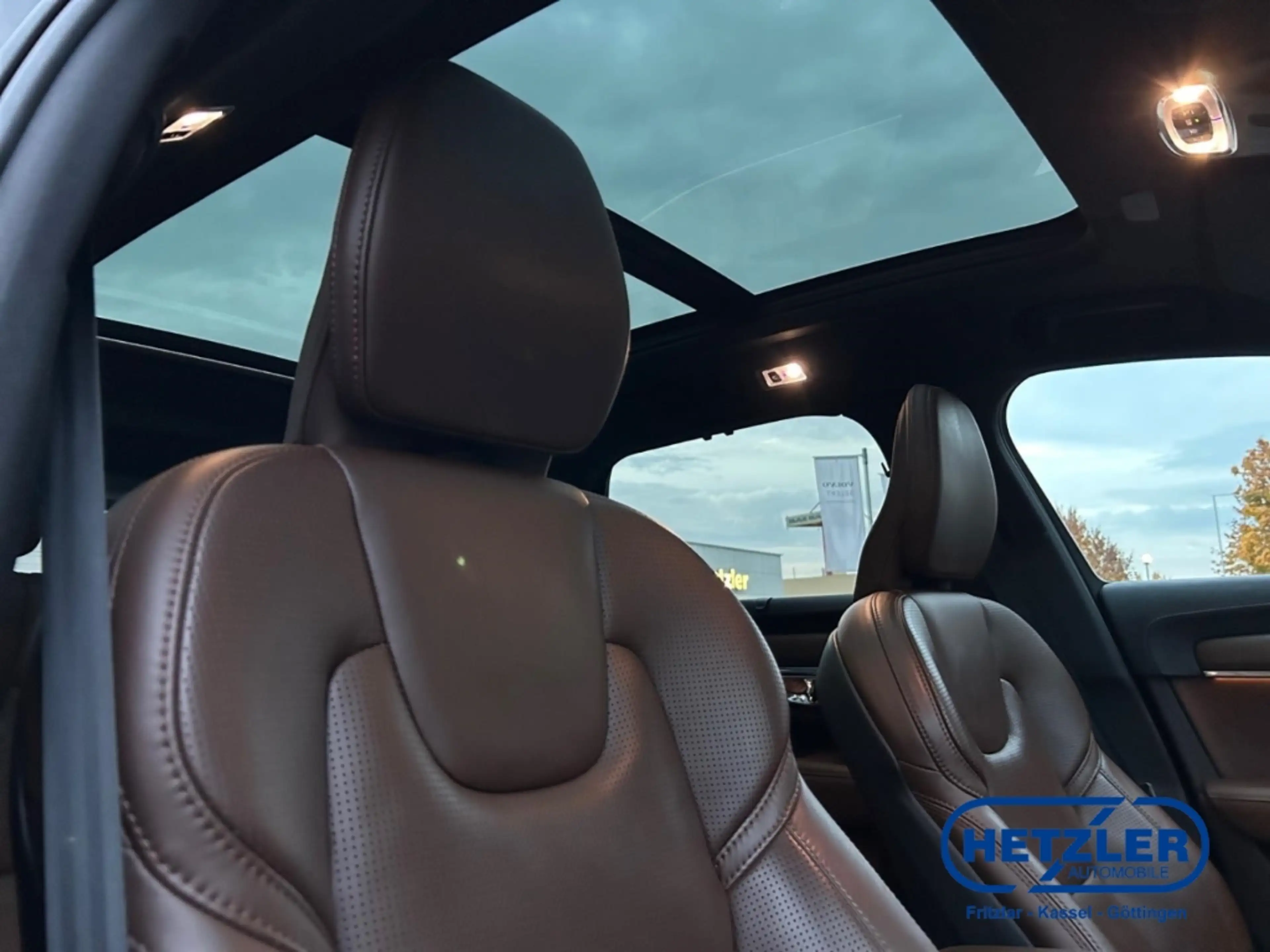 Volvo V90 Kombi D4 Inscription HUD StandHZG Navi Leder Digit — photo 15