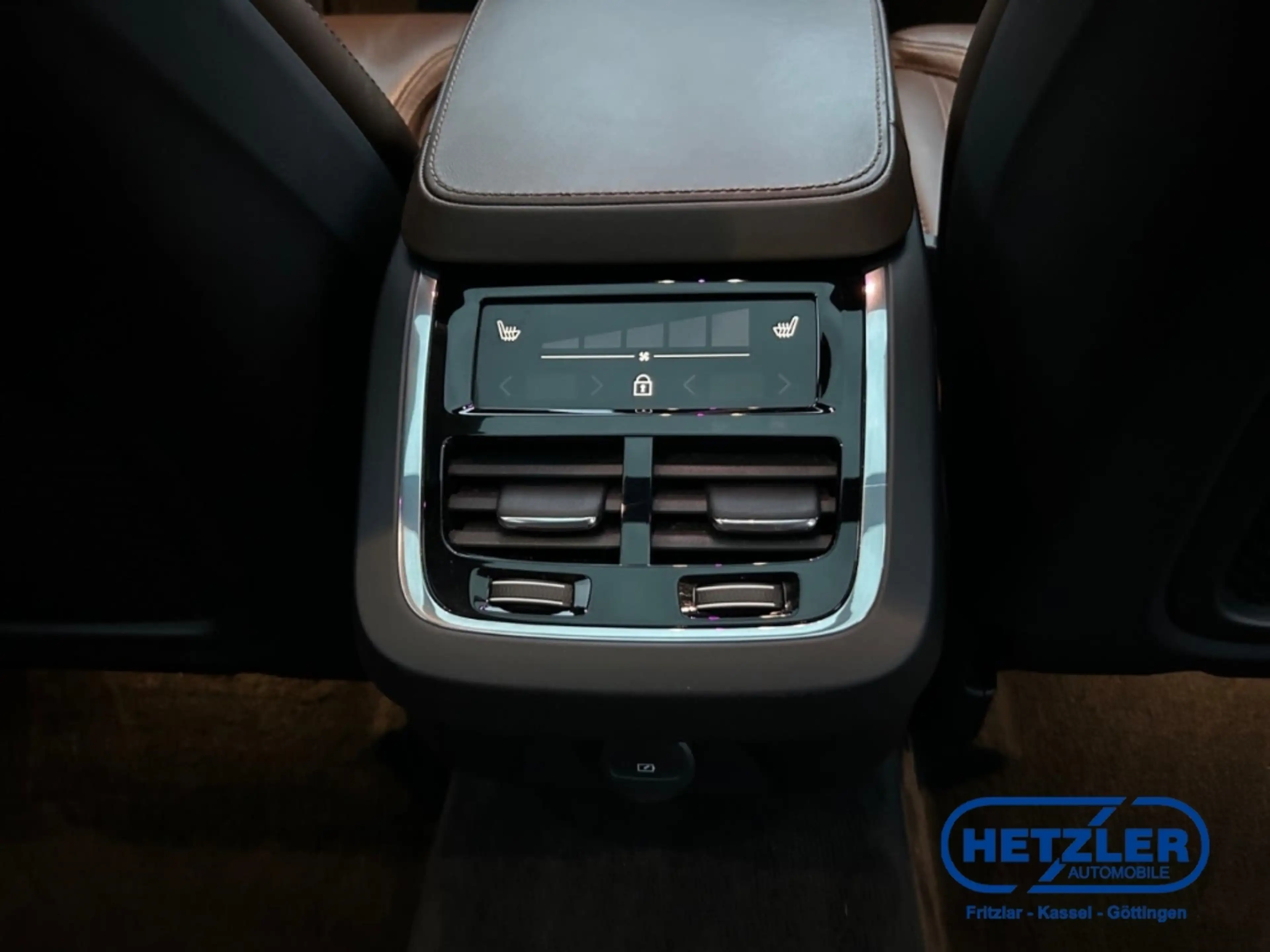 Volvo V90 Kombi D4 Inscription HUD StandHZG Navi Leder Digit — photo 16