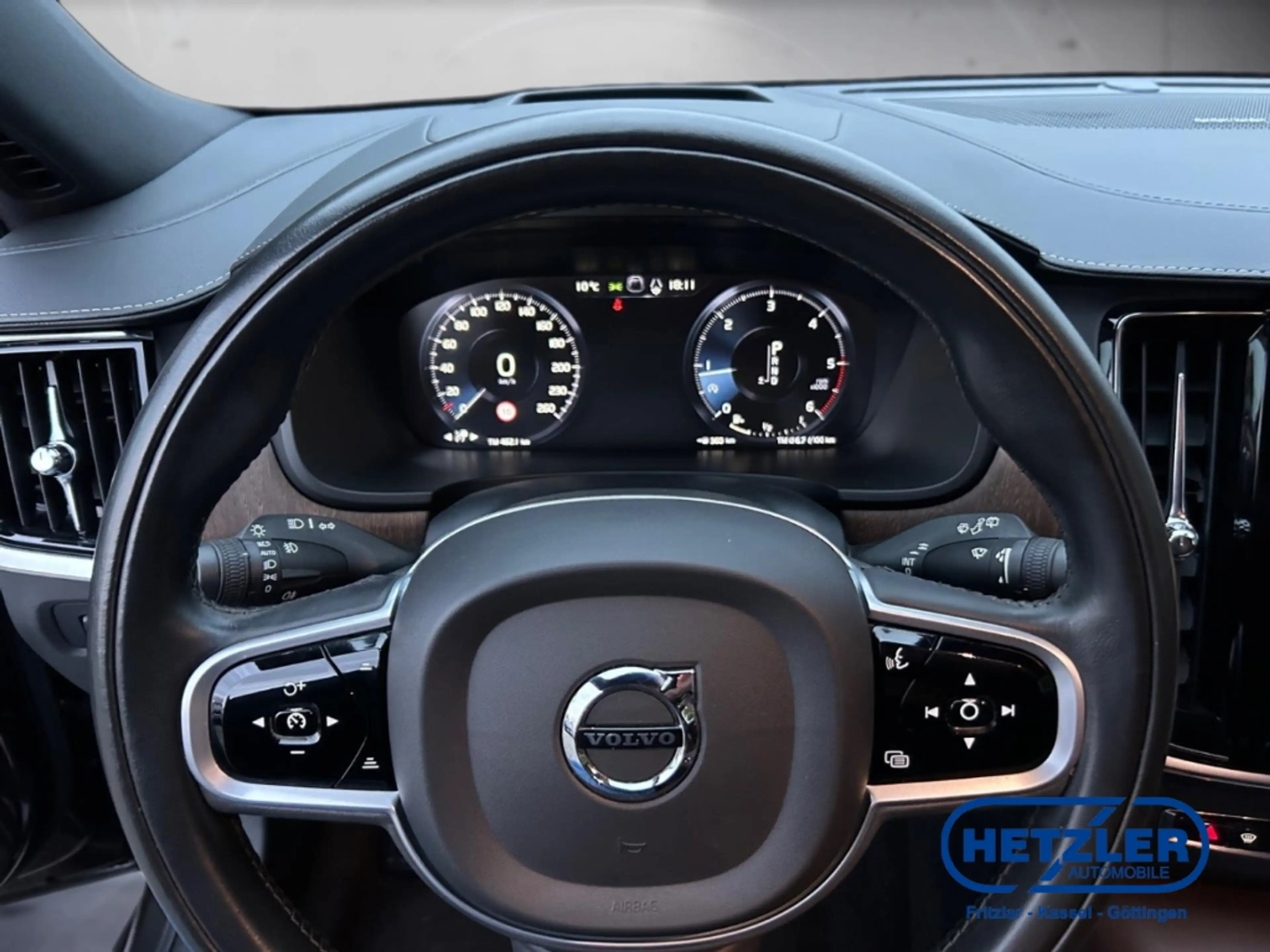 Volvo V90 Kombi D4 Inscription HUD StandHZG Navi Leder Digit — photo 8