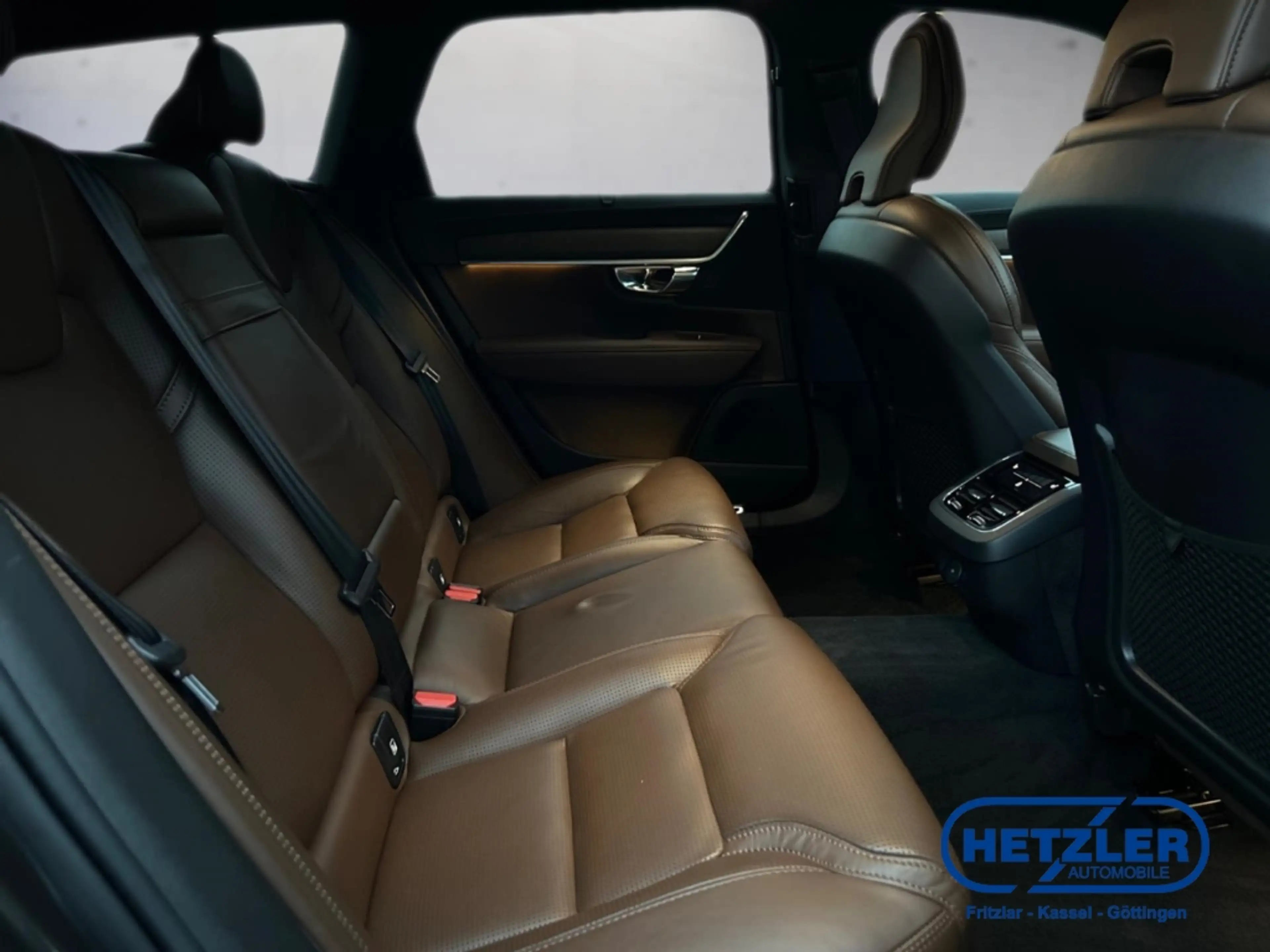 Volvo V90 Kombi D4 Inscription HUD StandHZG Navi Leder Digit — photo 13