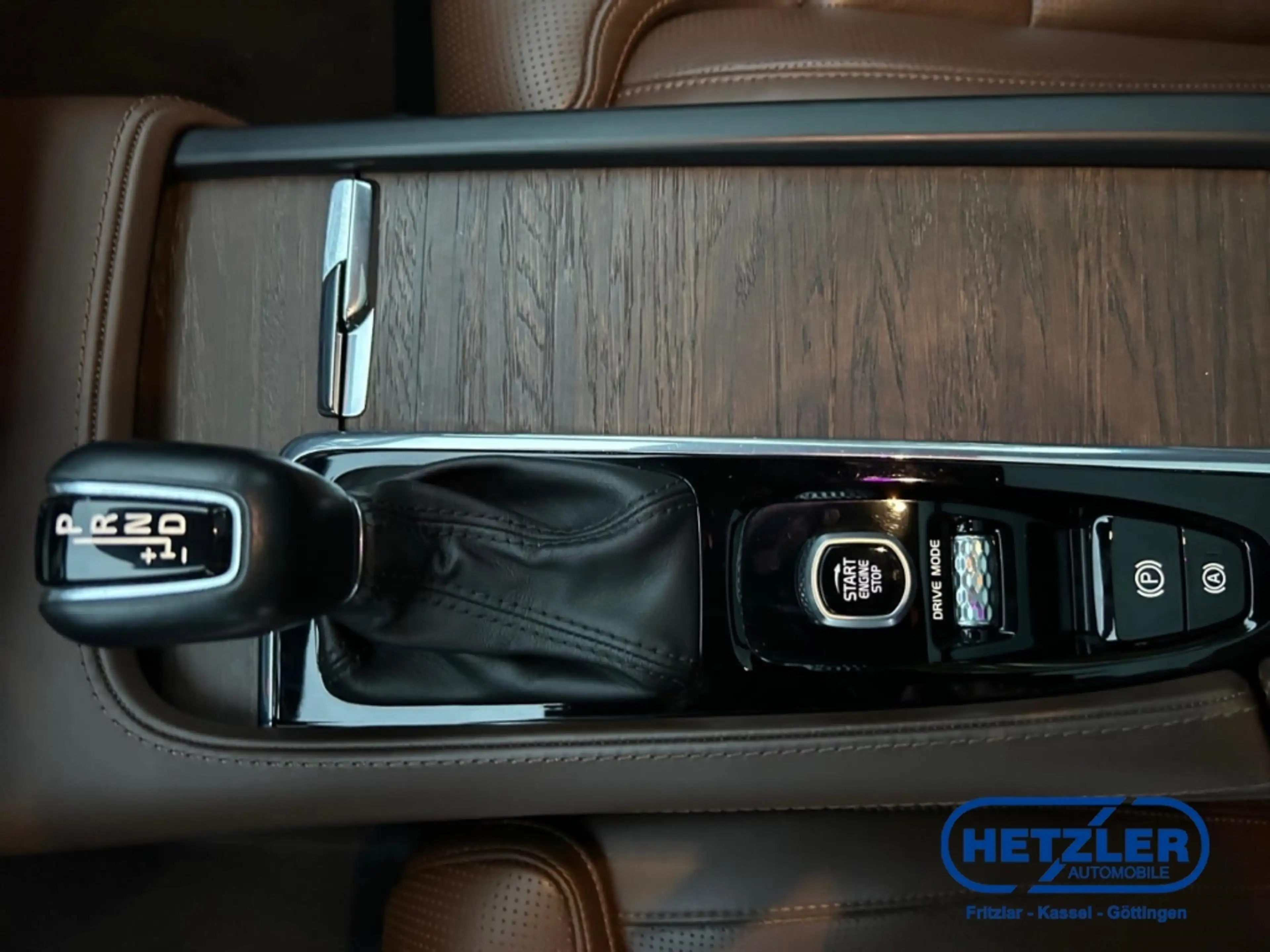 Volvo V90 Kombi D4 Inscription HUD StandHZG Navi Leder Digit — photo 18