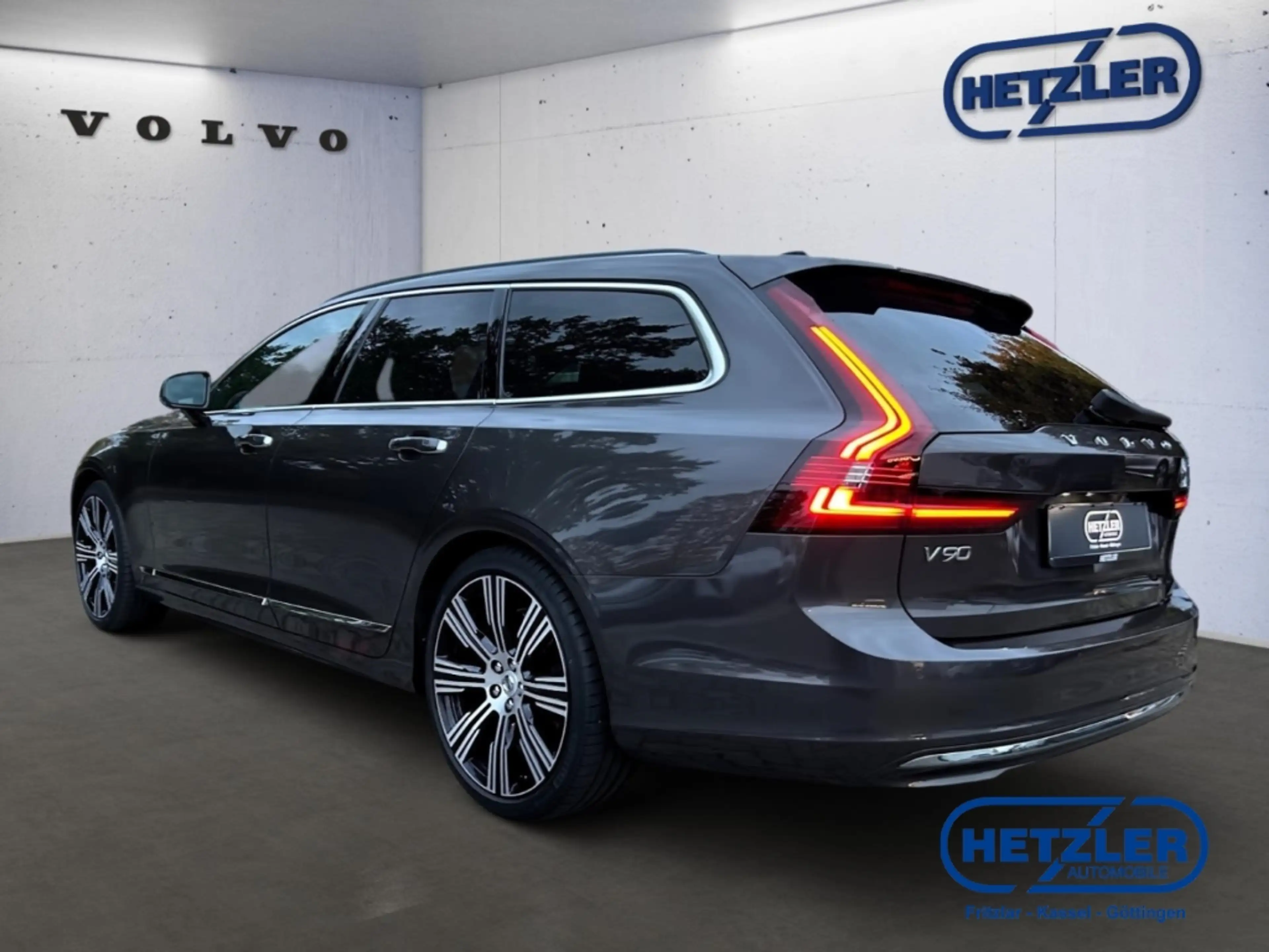Volvo V90 Kombi D4 Inscription HUD StandHZG Navi Leder Digit — photo 4