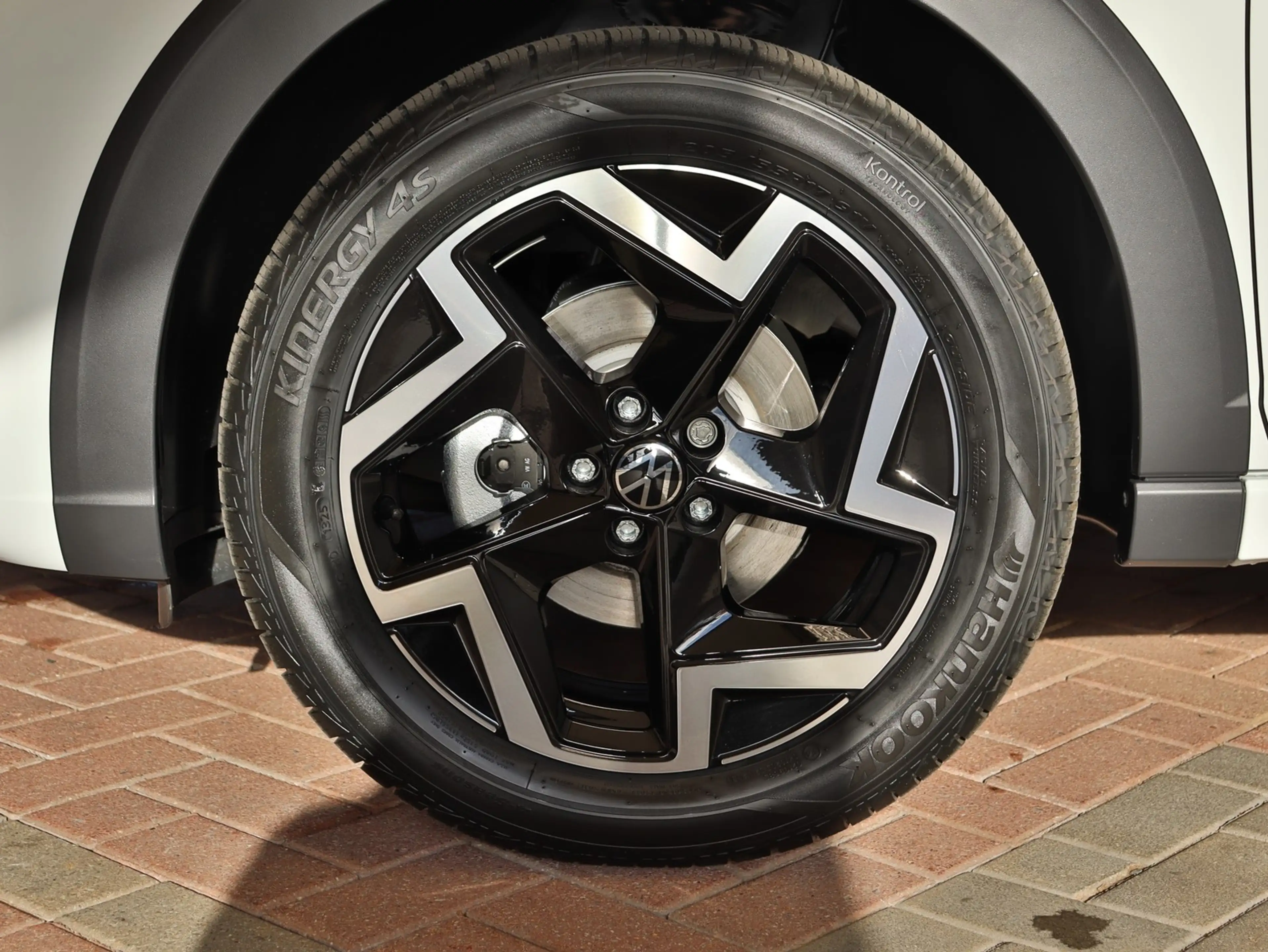 Volkswagen Taigo R-Line 1.0 l TSI DSG+AHK+ACC+RFK+NAVI — photo 6
