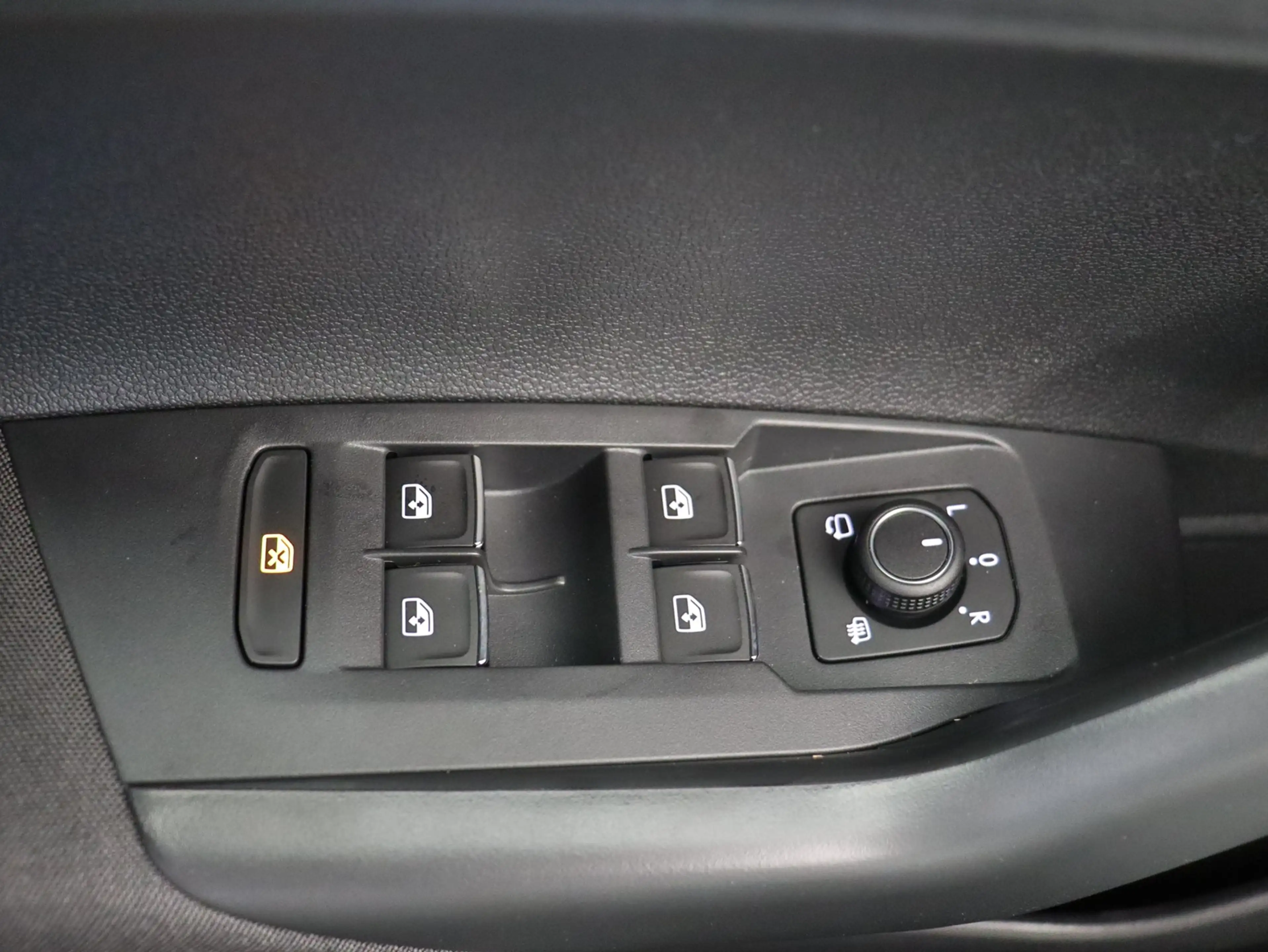 Volkswagen Taigo R-Line 1.0 l TSI DSG+AHK+ACC+RFK+NAVI — photo 12