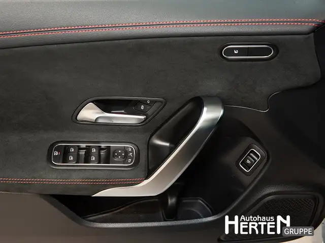 Mercedes-Benz Cla view 9