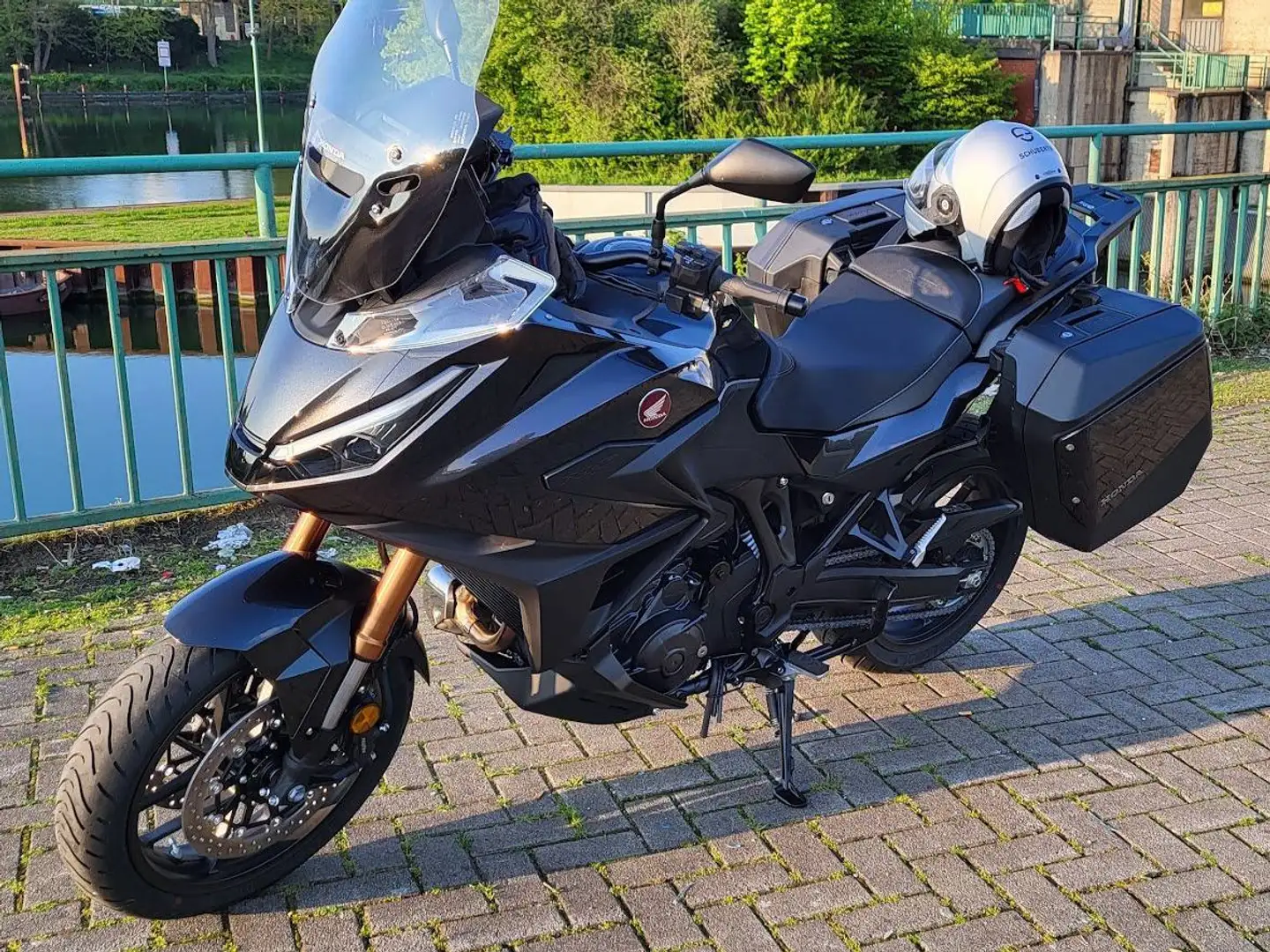 Honda NT 1100 DCT/ES Schwarz - 1