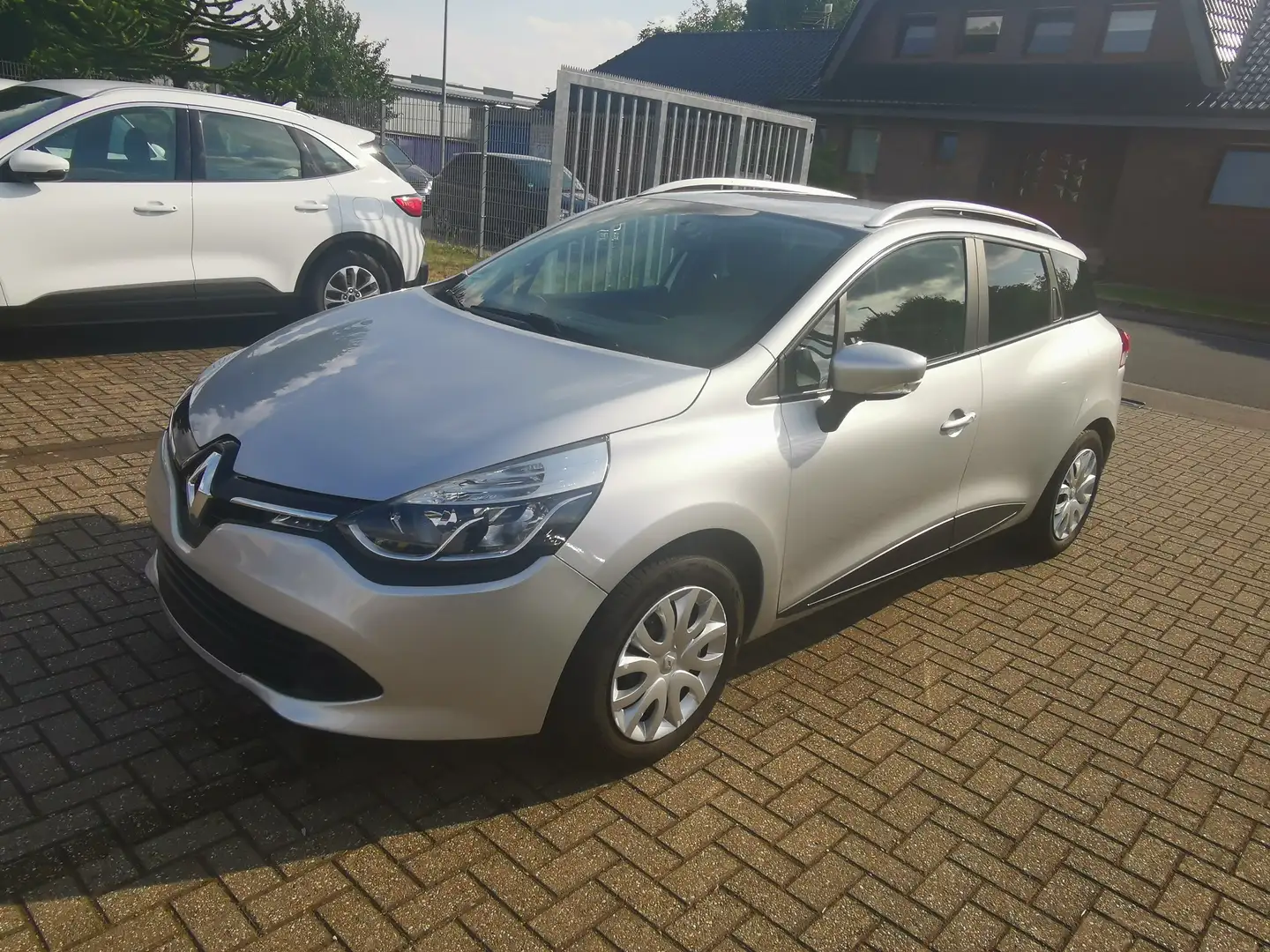 Renault Clio Expression Silber - 1