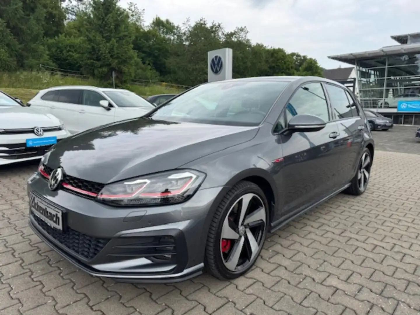 Volkswagen Golf GTI Golf VII GTI Performance 2.0 TSI, Rear View, Navi Grau - 2