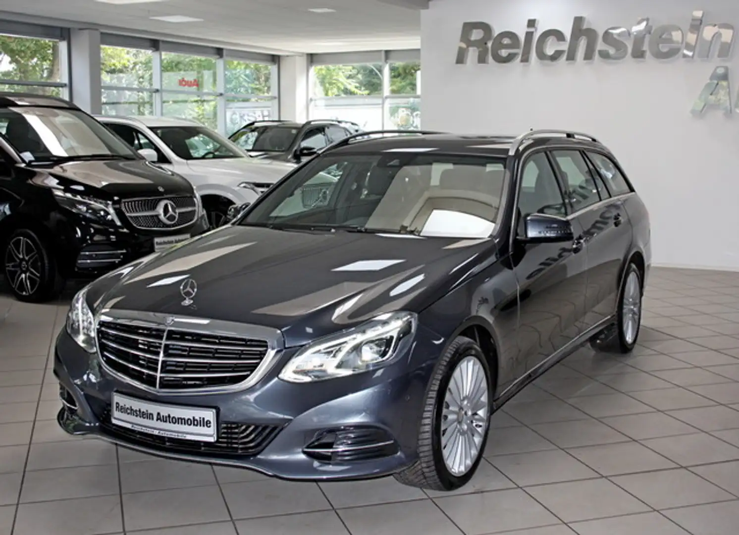 Mercedes-Benz E 200 d T ELEGANCE NAVI PDC LED SHZ NETTO 12.900 Gris - 1
