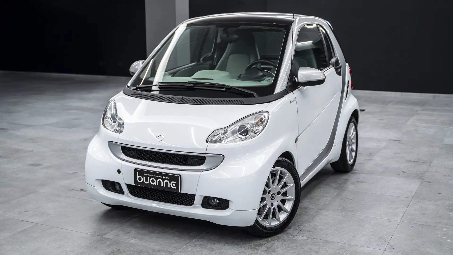 smart forTwo 1.0 71CV MHD PASSION PELLE TOTALE NAVI CAR PLAY Bianco - 1